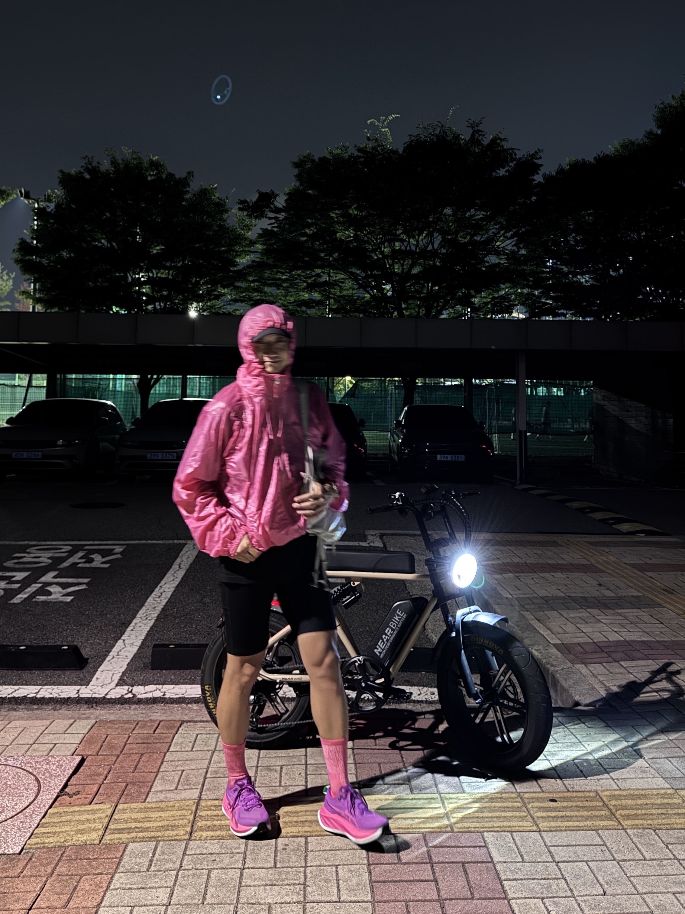 Our Legacy Work Shop Windbreaker Ripstop Dark Brown, Satisfy Rippy 3 Inch Trail Shorts Aged Black 착용 스타일 - 6