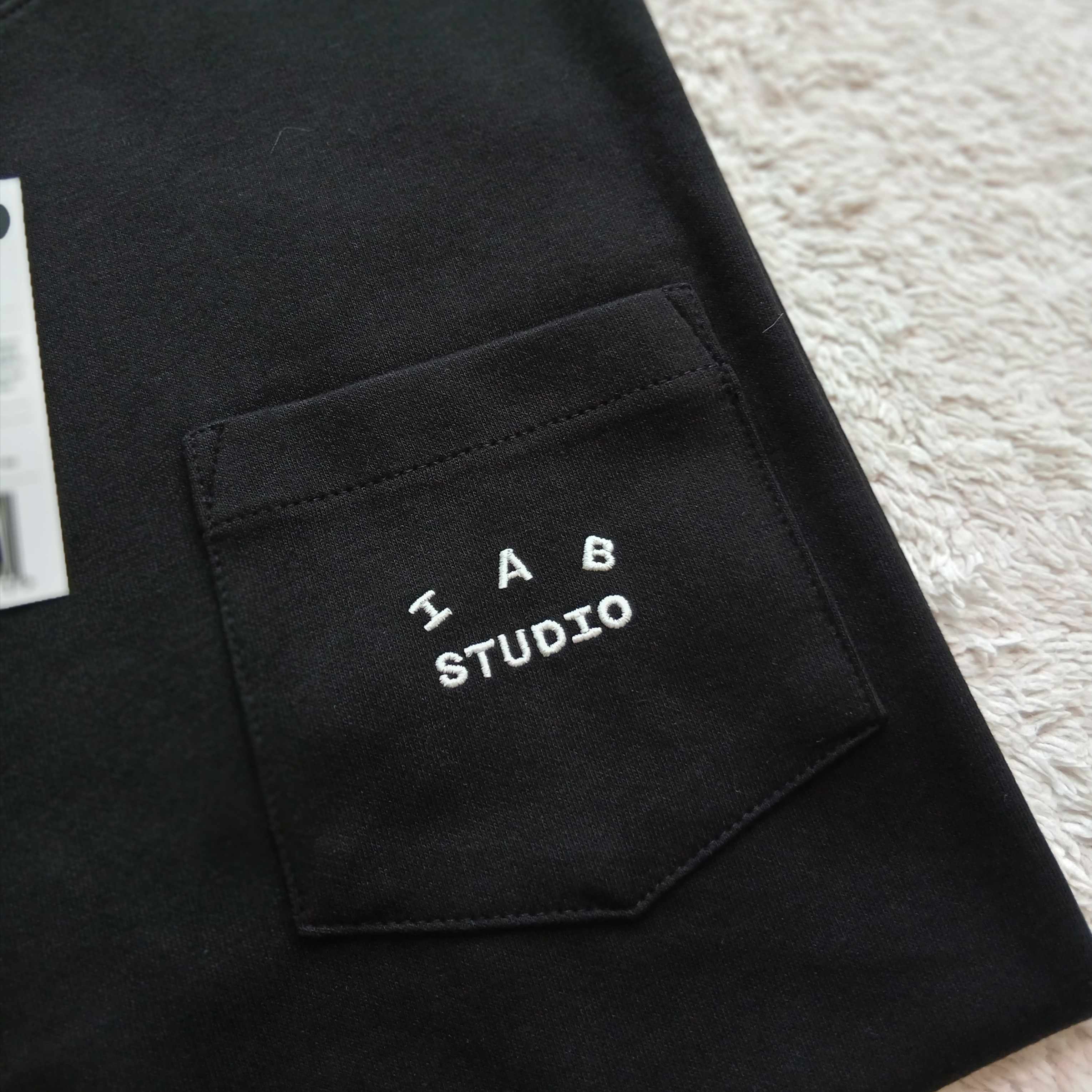 IAB Studio IAB Pocket T-shirt Black 착용 스타일 - 2