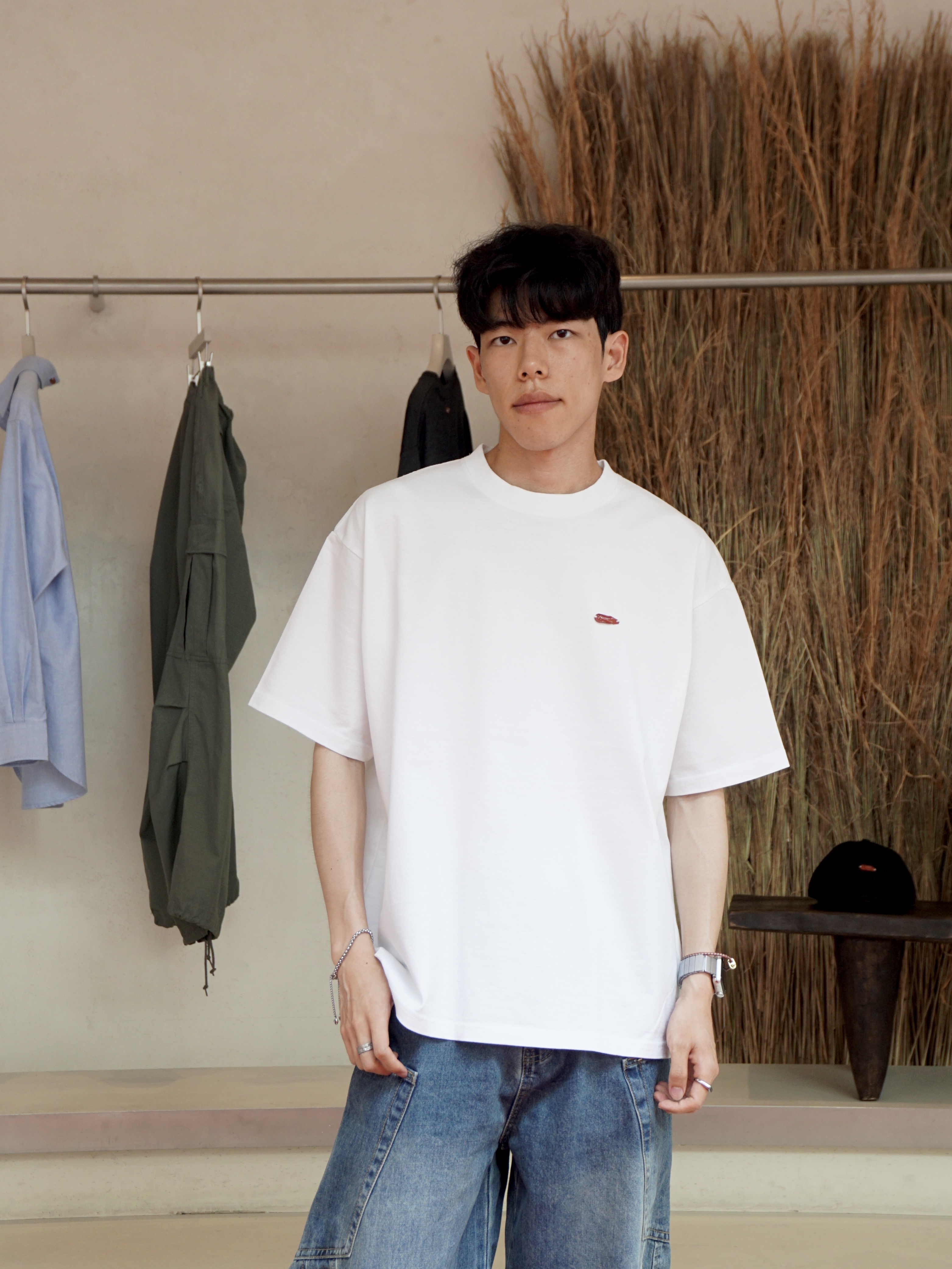 AKRYL Jersey Tee White - 26FW 착용 스타일 - 1