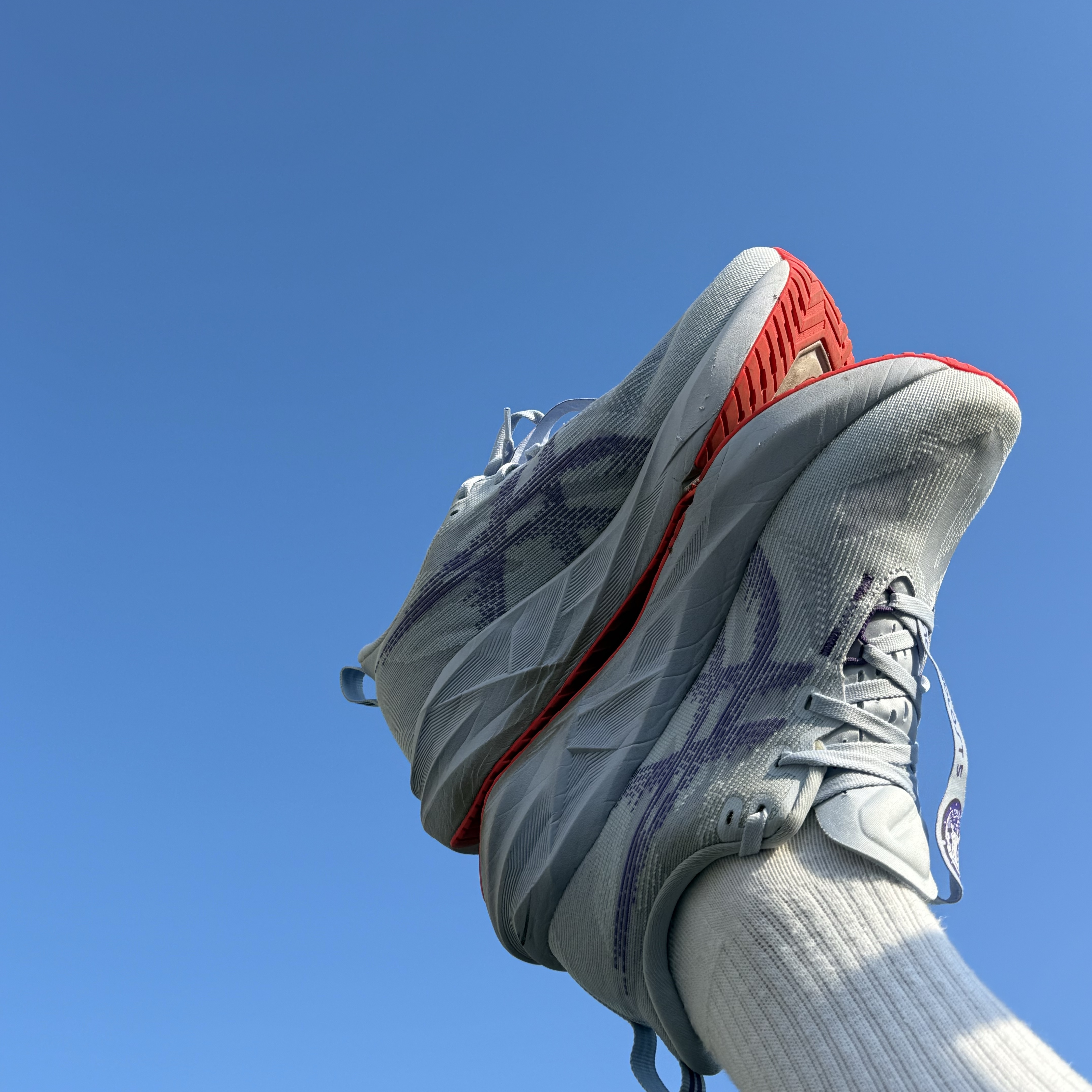 Asics Novablast 5 Tokyo Blue Fade Edo Purple 착용 스타일
