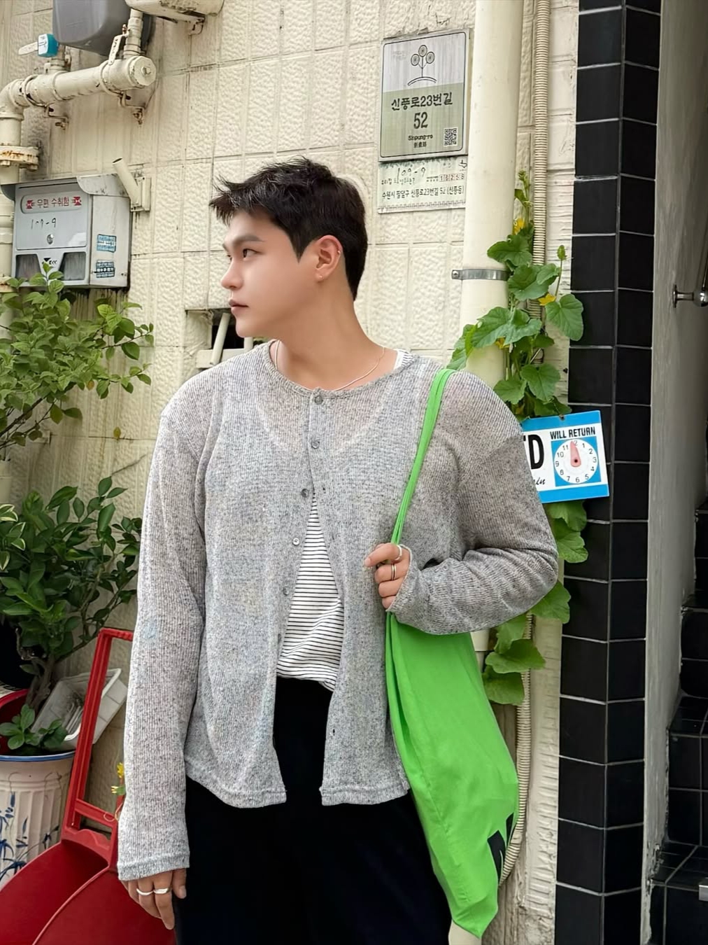 Knitted Summer Long Sleeve Cardigan Grey 착용 스타일 - 2