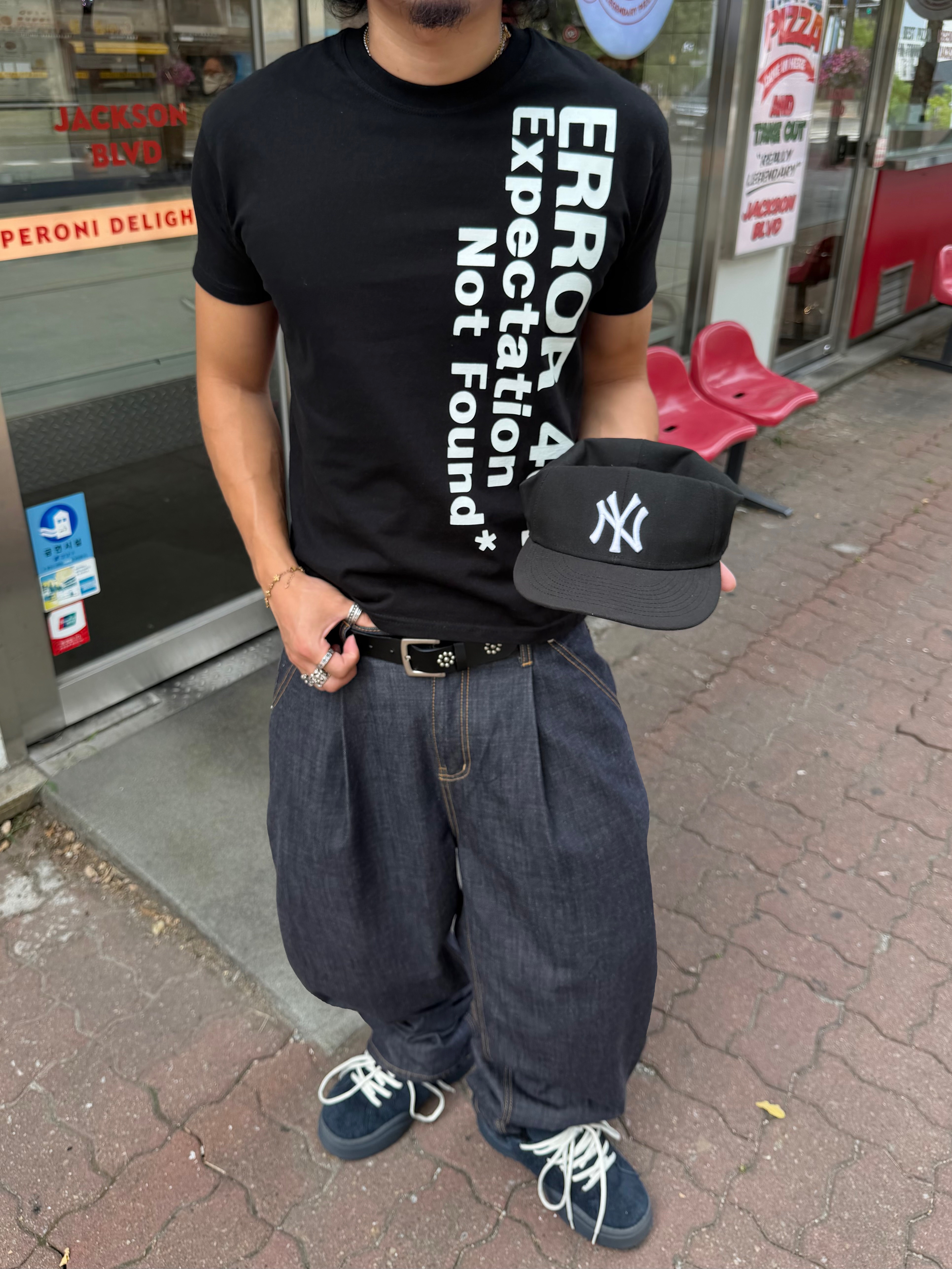 ERL Vamp Skate Shoe Pirate Black, New Era MLB New York Yankees Basic Fitted Cap Black White 착용 스타일 - 2