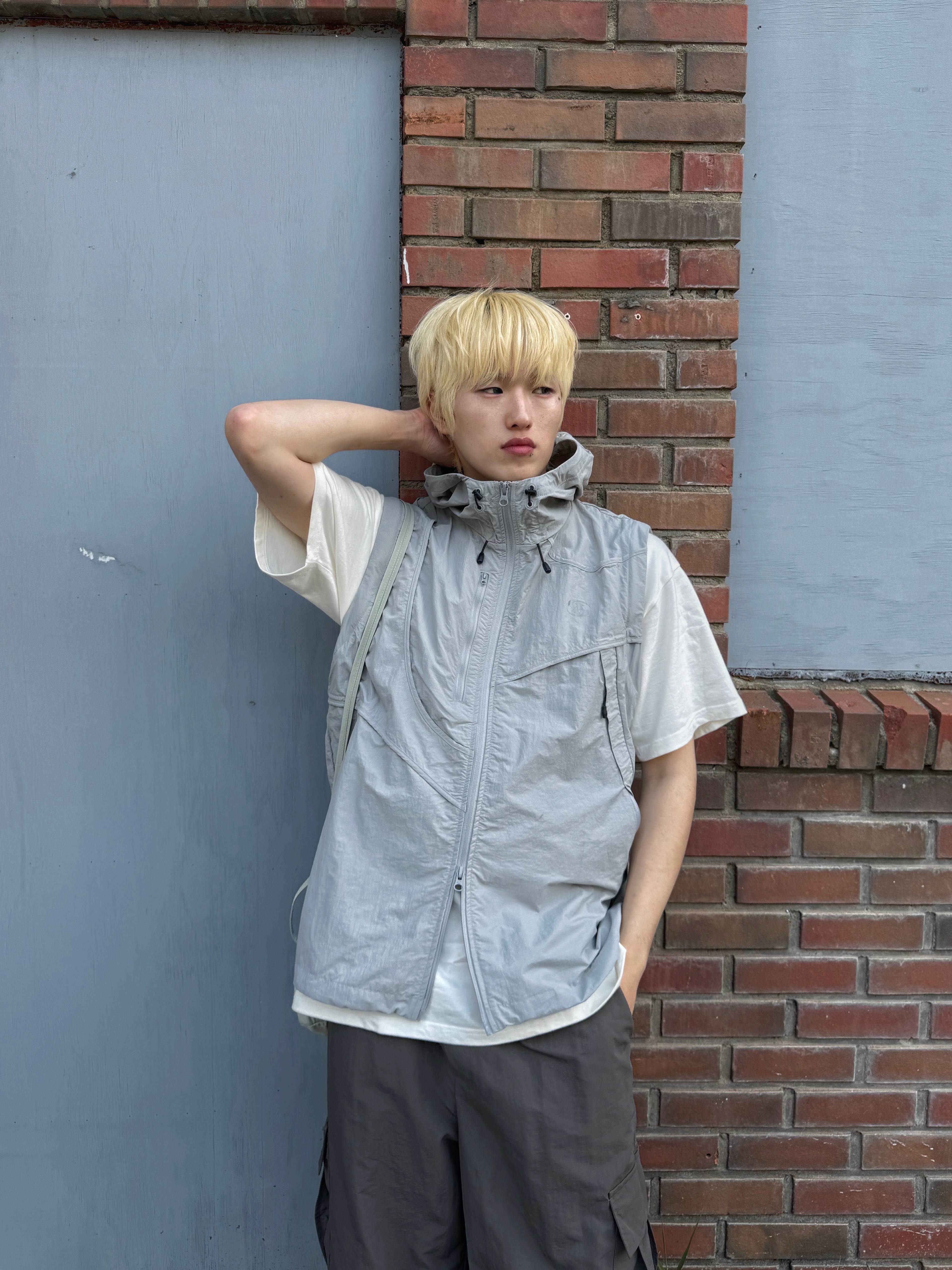 Sansan Gear 2Way Wave Jacket Blue Grey - 24SS, Sansan Gear Cross Bag Warm Grey - 24SS 착용 스타일 - 2