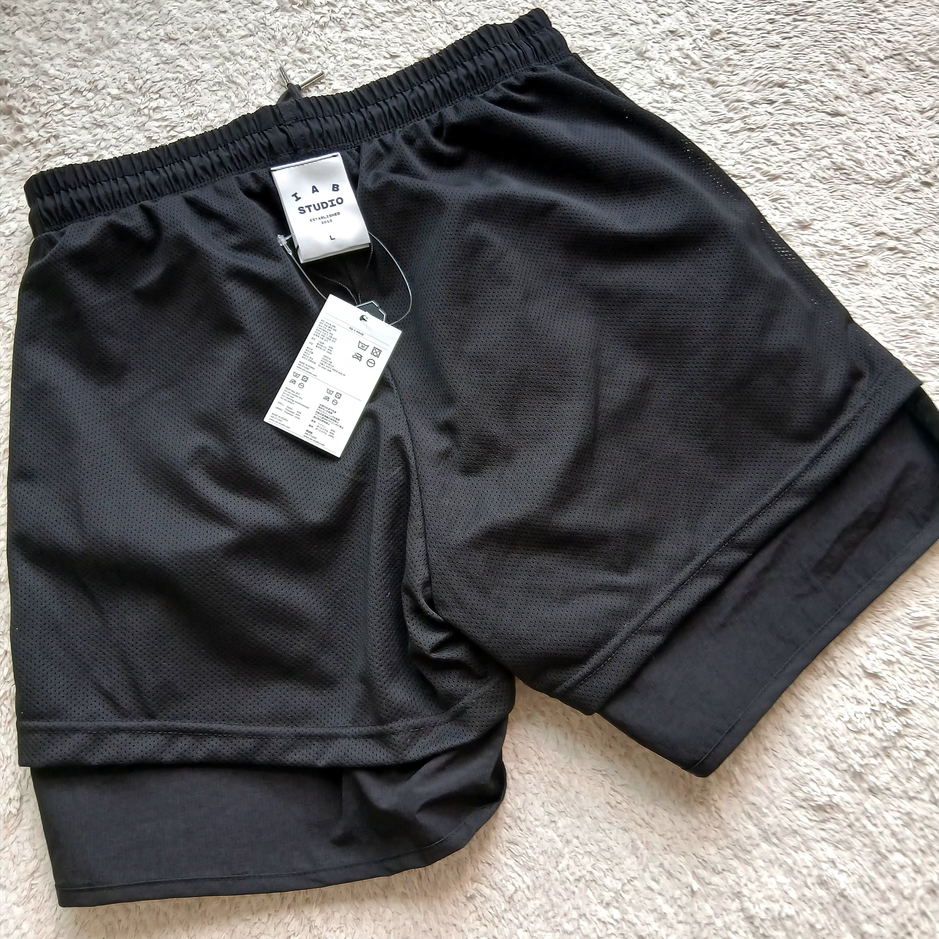IAB Studio IAB Shorts Black 착용 스타일 - 3
