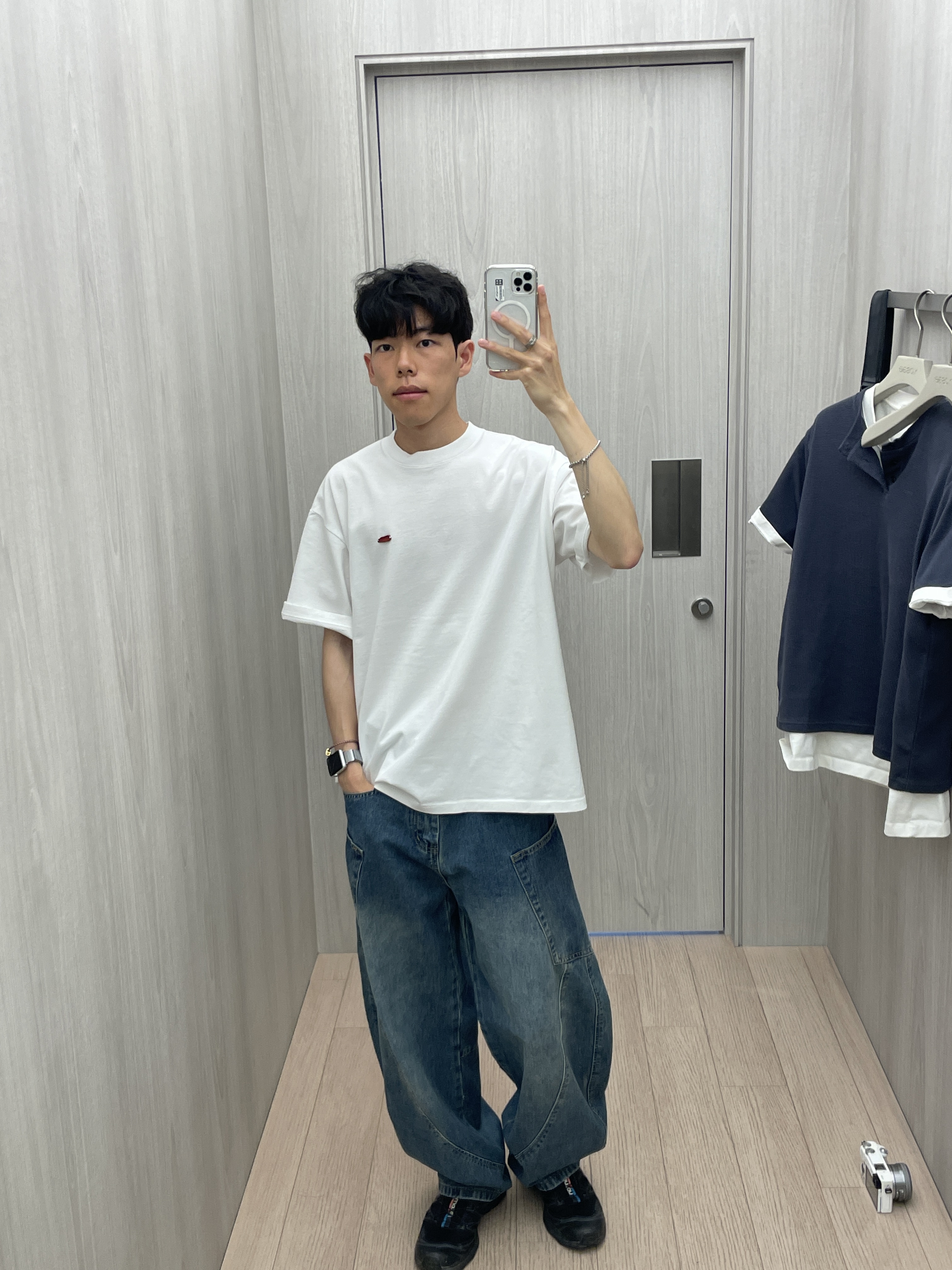 AKRYL Jersey Tee White - 26FW 착용 스타일 - 4