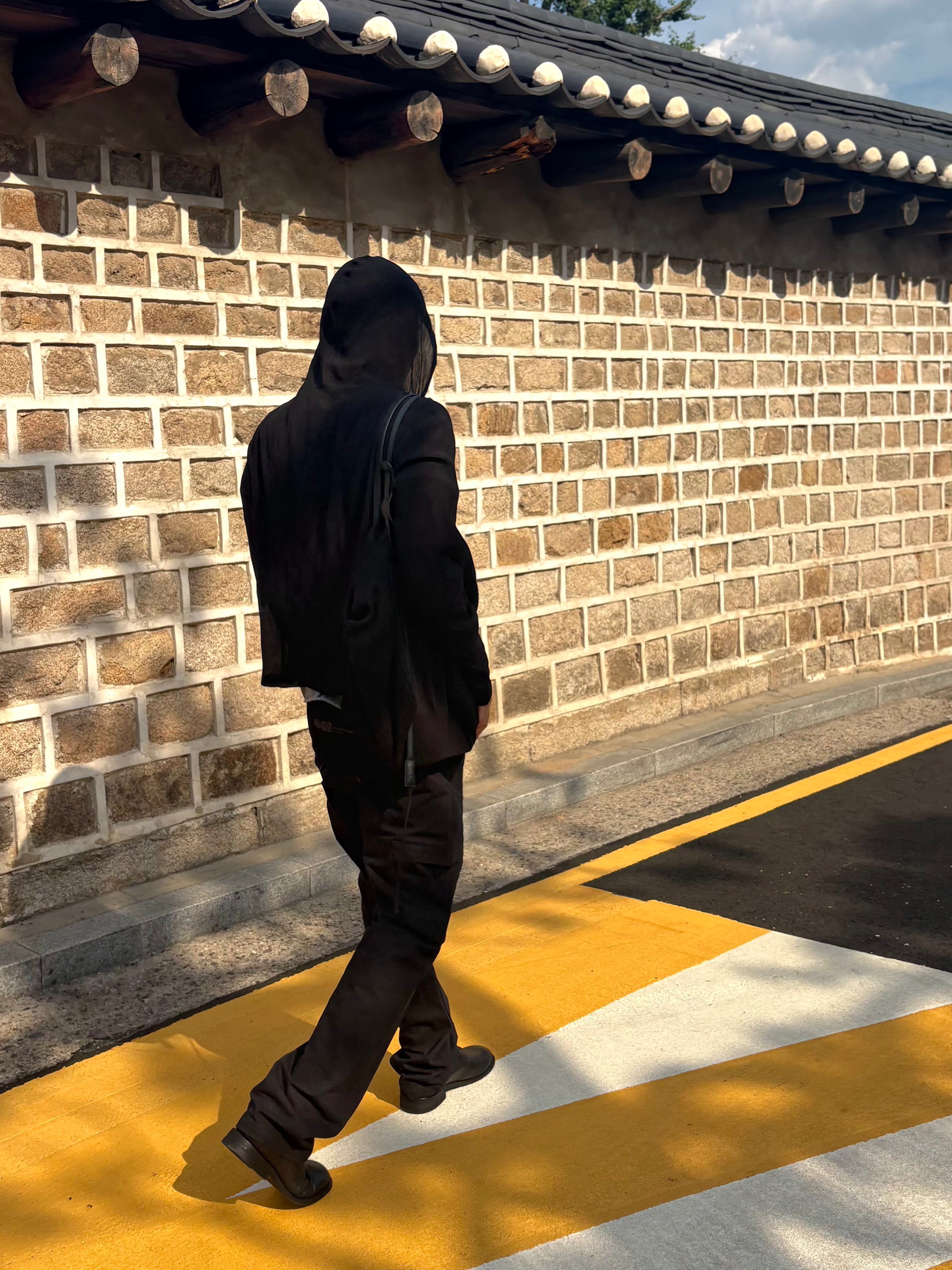 Kinchi Shower - 808 (a) Black, Xlim Synopsis 01 Bag Black 착용 스타일 - 2