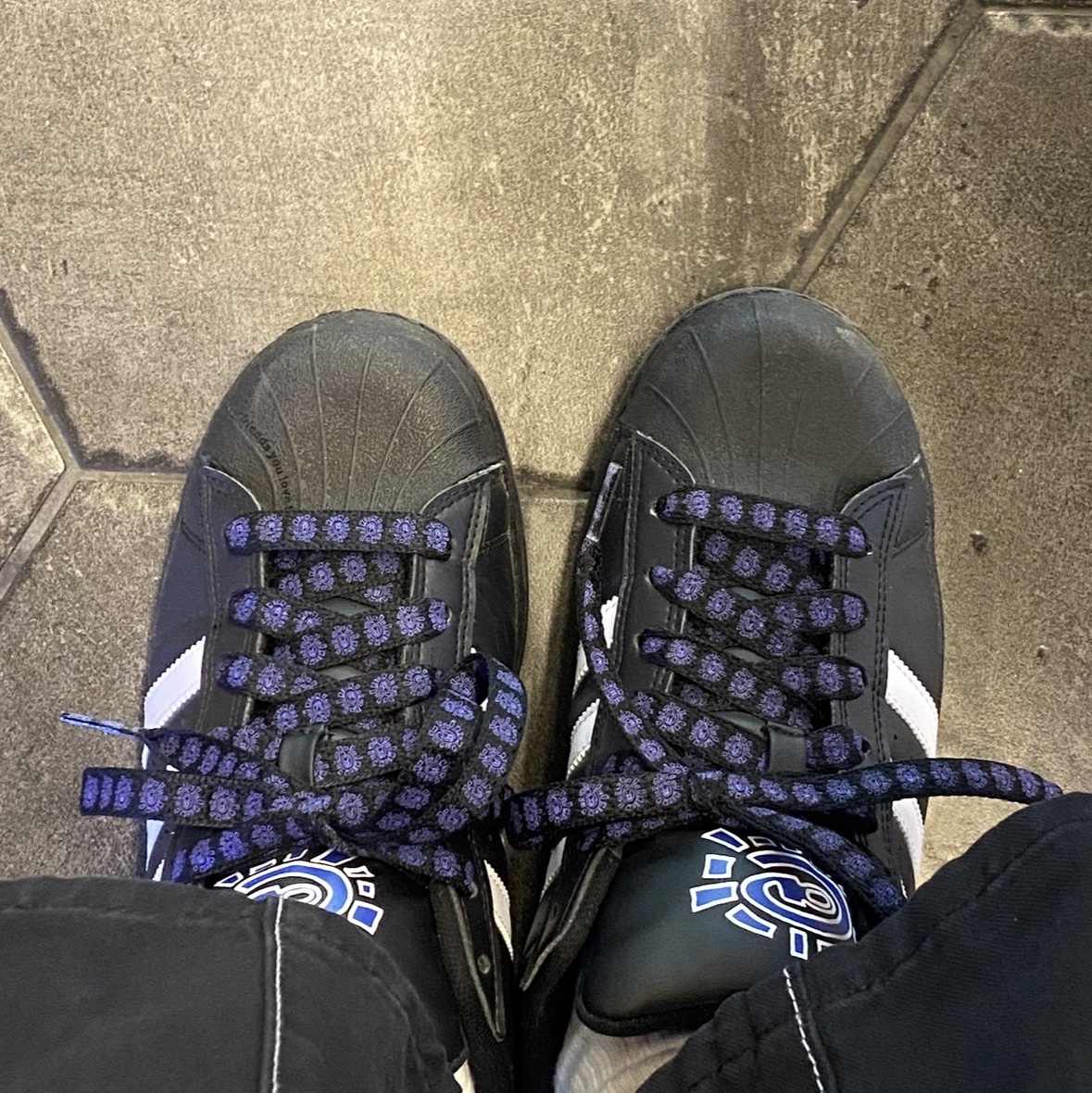 Adidas x Always Do What You Should Do Superstar ADV Core Black Cloud White 착용 스타일
