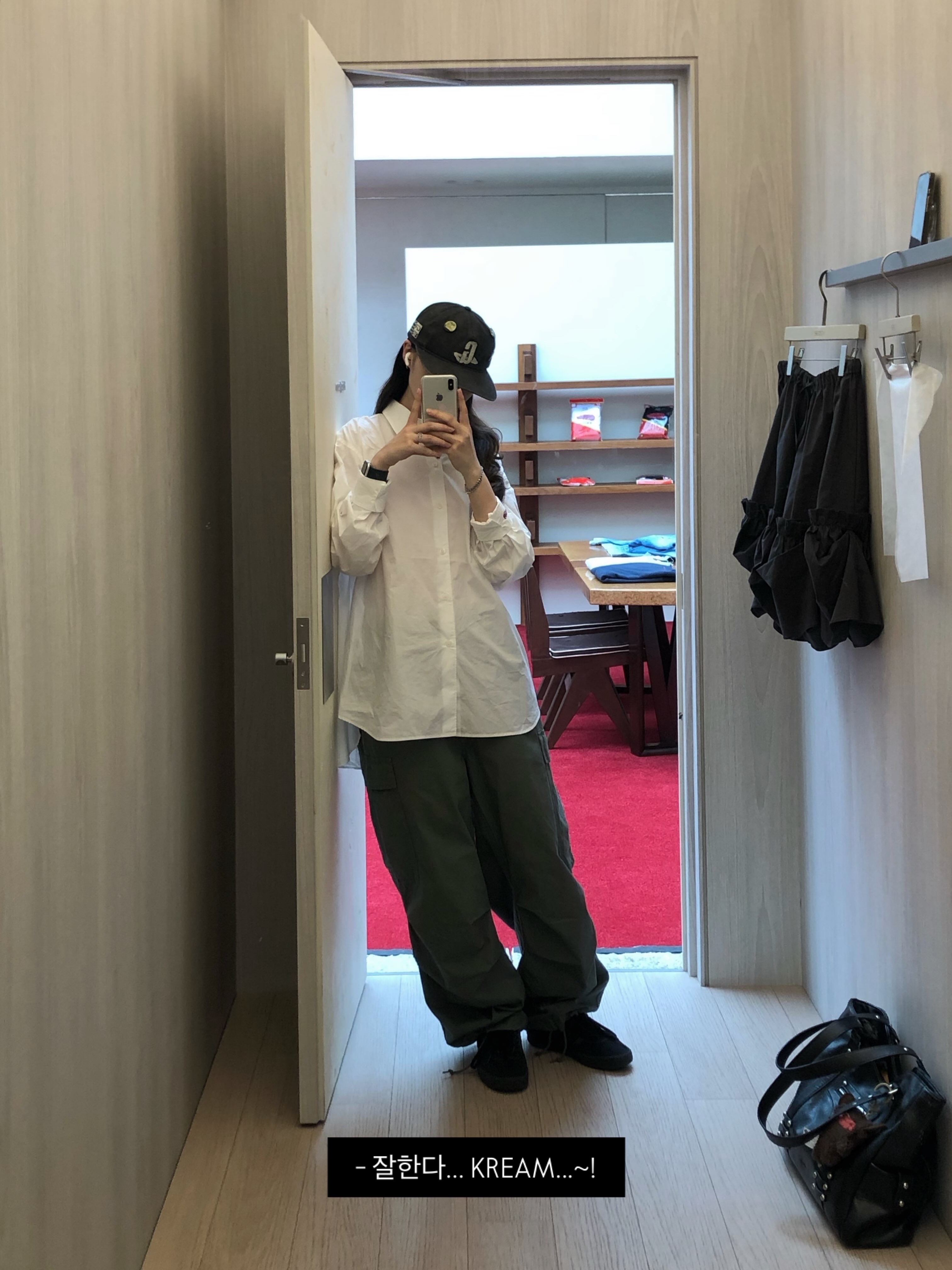 AKRYL Fat Cargo Pants Olive - 26FW, AKRYL Typewriter Shirt White - 26FW 착용 스타일 - 3