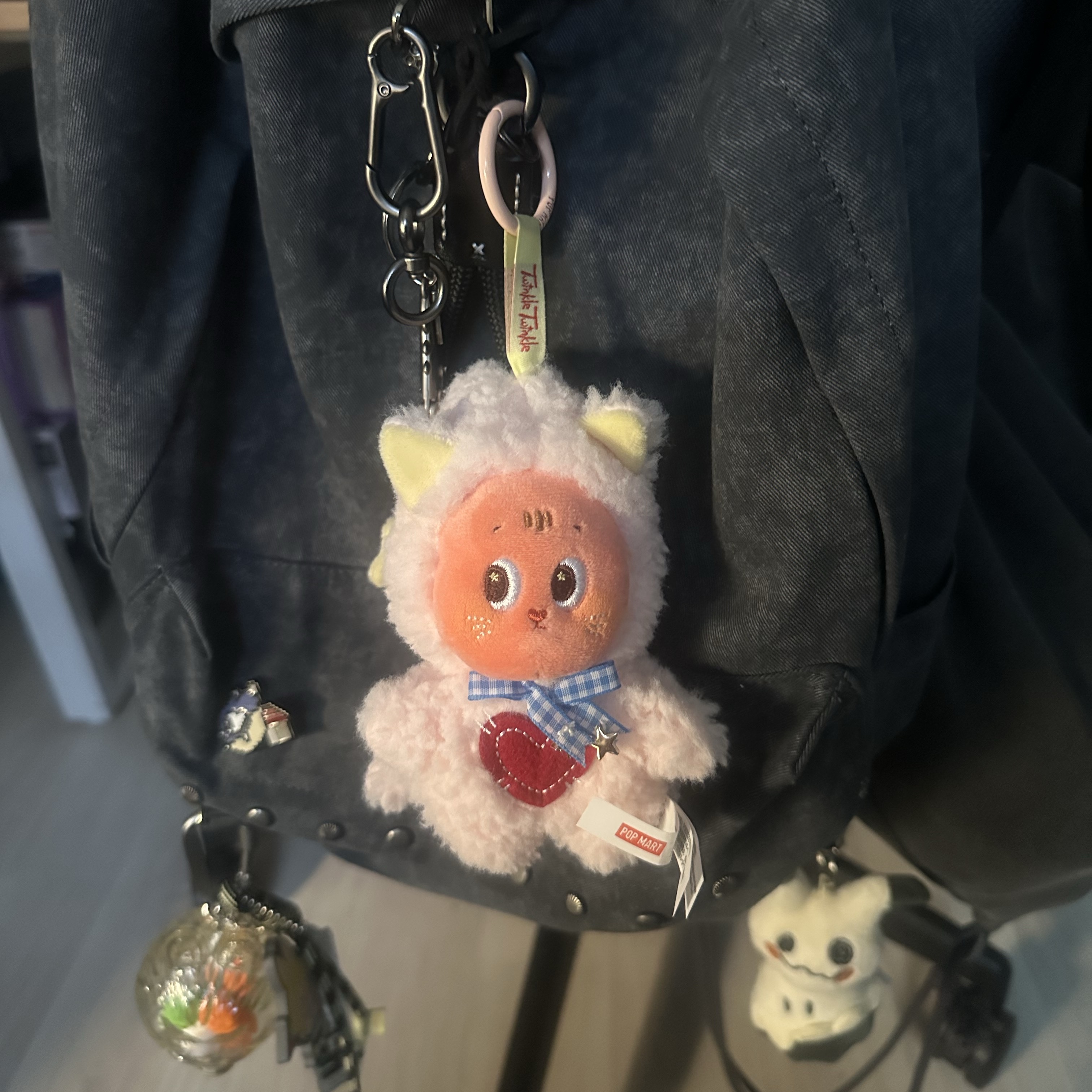 Pop Mart Twinkle Twinkle Crush On You Series Plush Pendent Cat Lover (Opened Case) 착용 스타일
