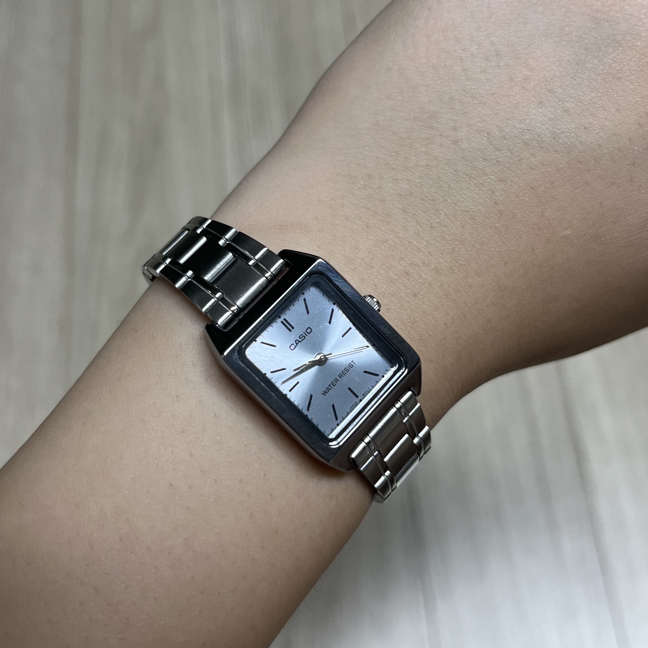 Casio LTP-V007D-2E 착용 스타일