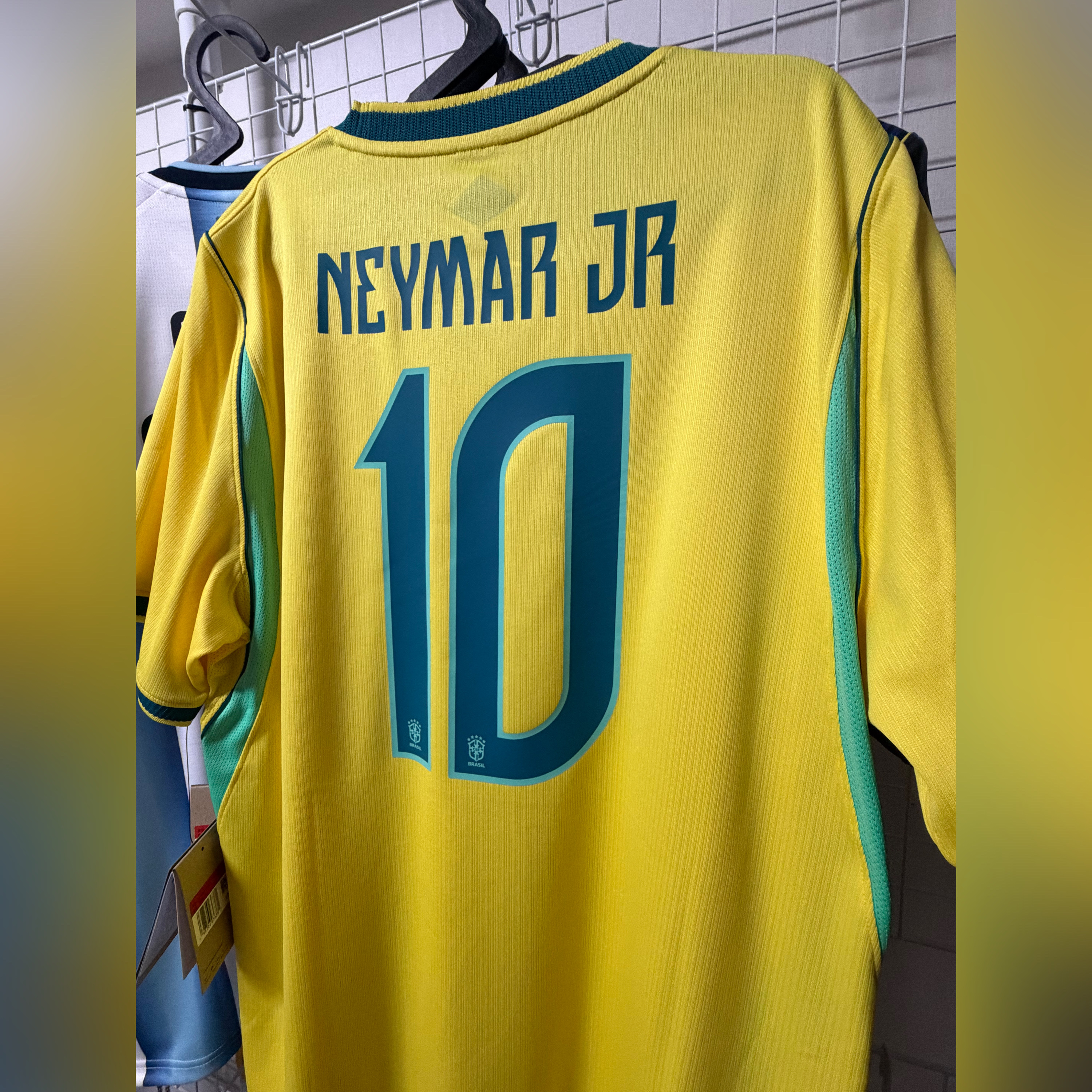 Nike Brazil 2026 Stadium Home Dri-Fit Football Replica Jersey Canary Light Menta (IF7054-724) (Non Marking Ver.) 착용 스타일