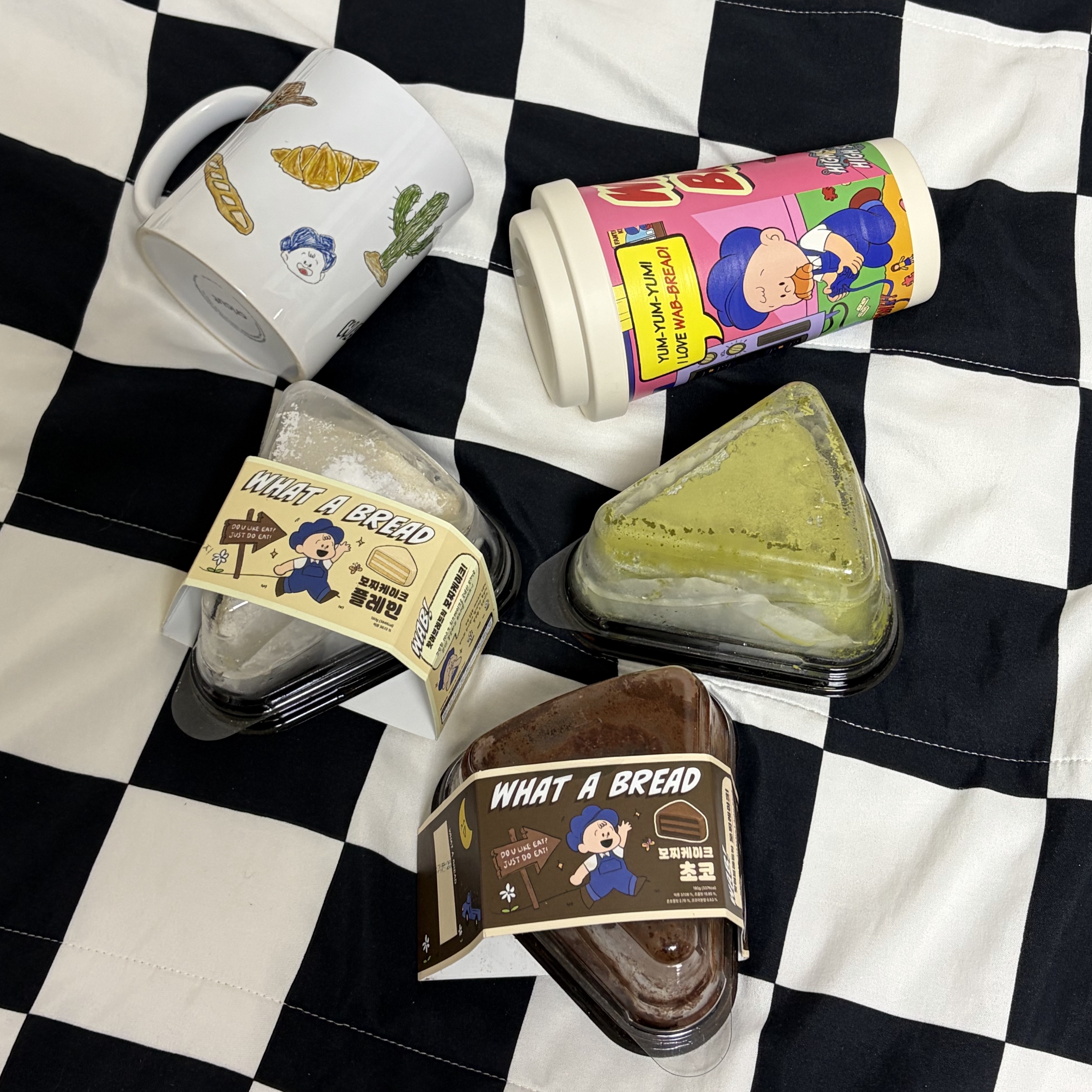 [KREAM 단독] What A Bread Mochi Cheesecake 착용 스타일 - 3