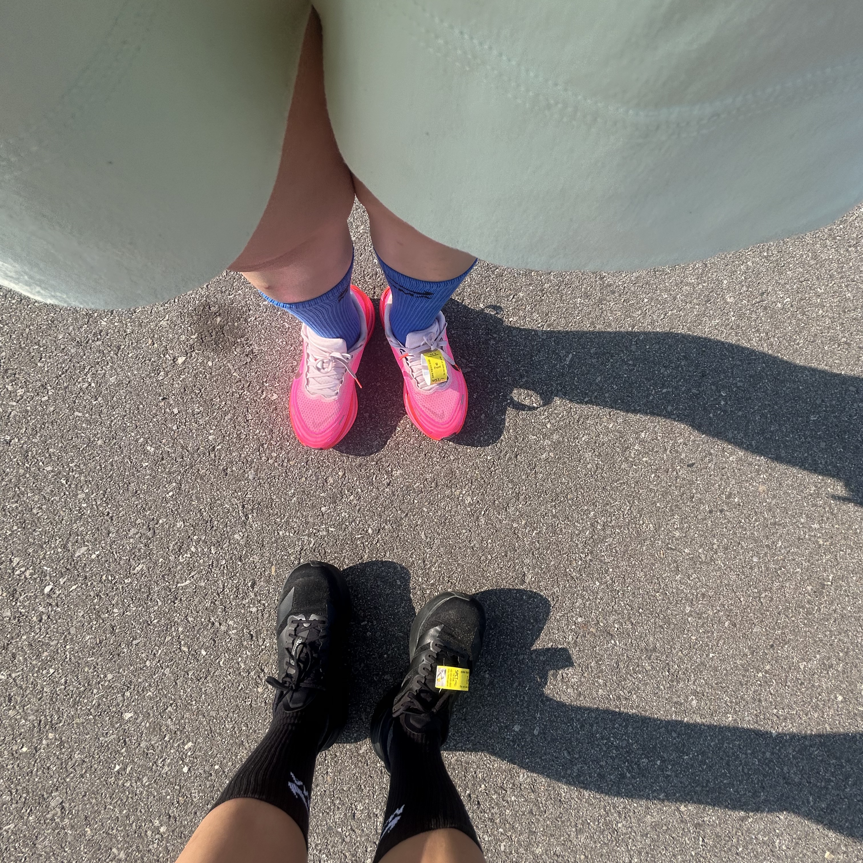 On Running Performance Cap Lemonade, Nike x MoMA Everyday Socks Signal Blue (Korean Ver.) 착용 스타일 - 2