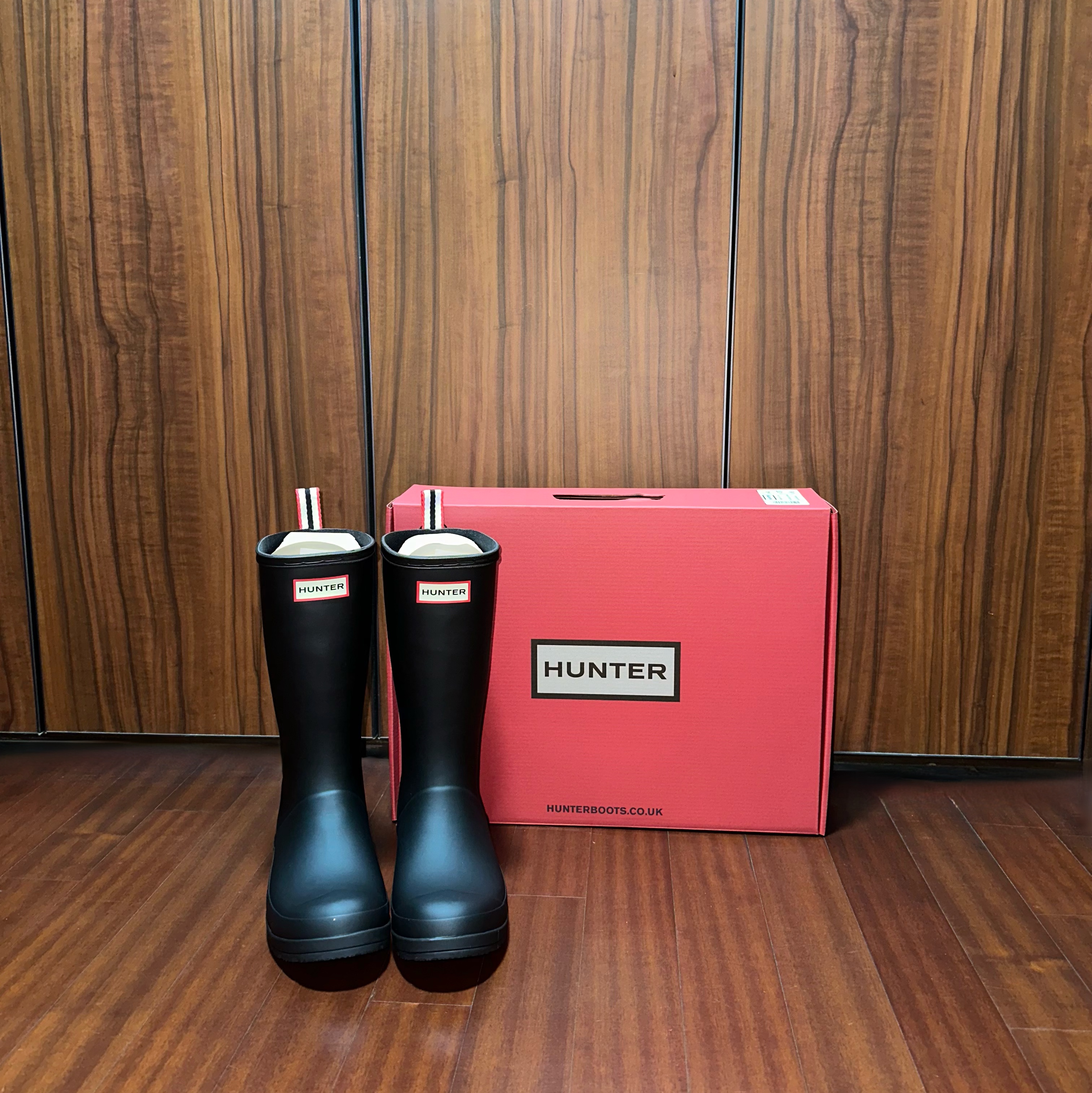 (W) Hunter Play Tall Wellington Rain Boots Black 착용 스타일 - 3