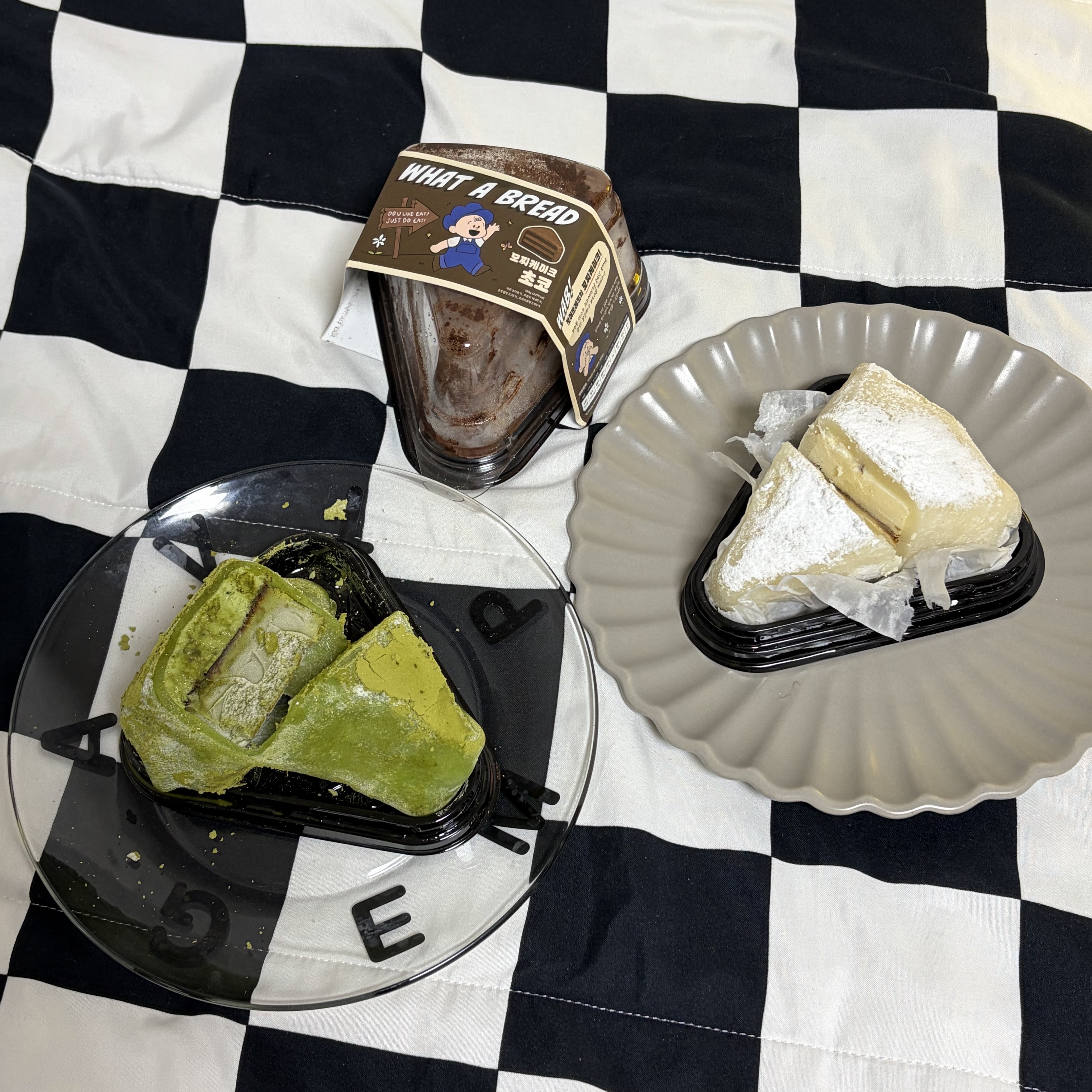 [KREAM 단독] What A Bread Mochi Cheesecake 착용 스타일 - 4