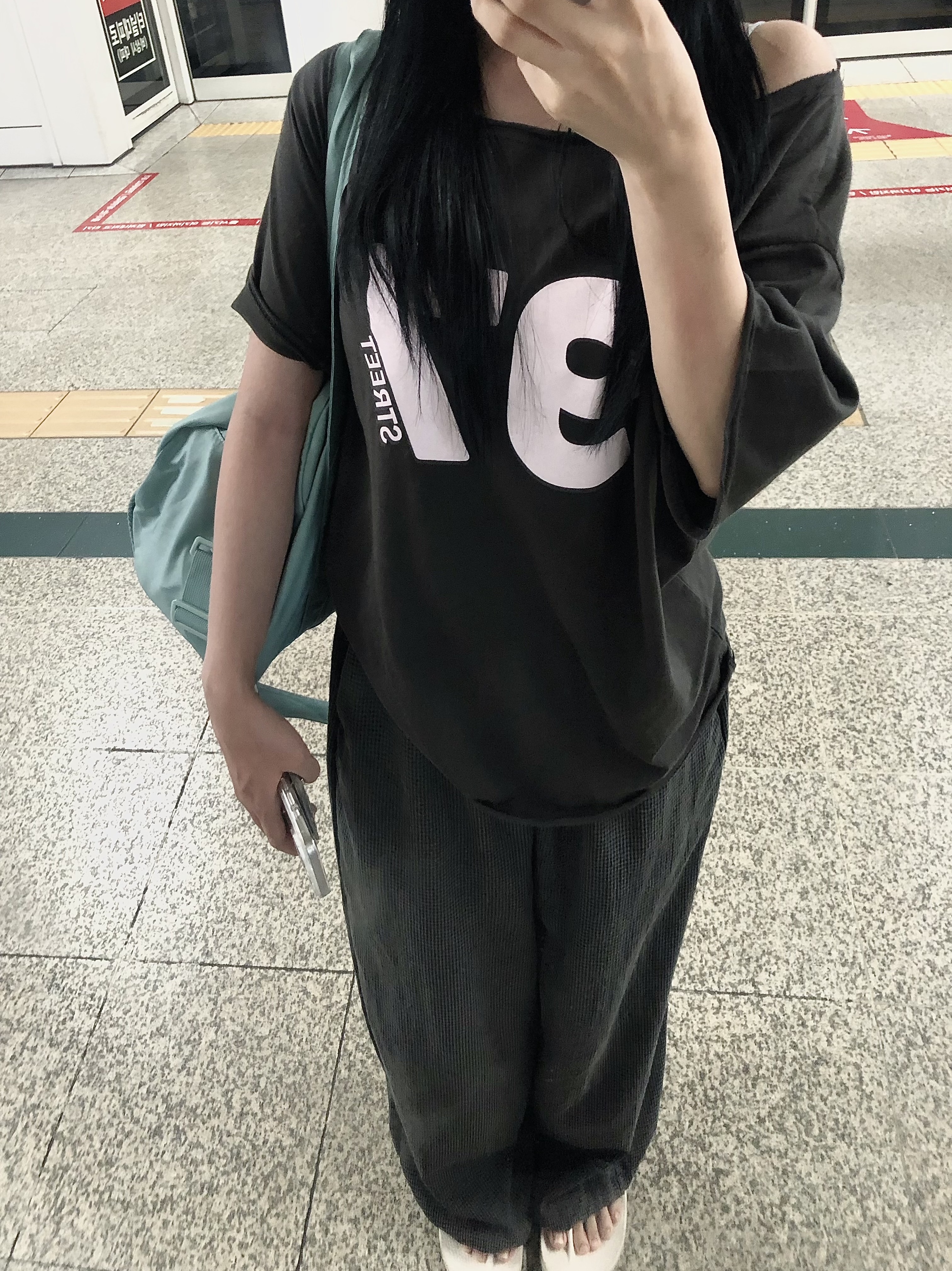 Oofos OOriginal Eggnog & Chalk, Nike Gym Club Training Duffle Bag 24L Jade Smoke 착용 스타일