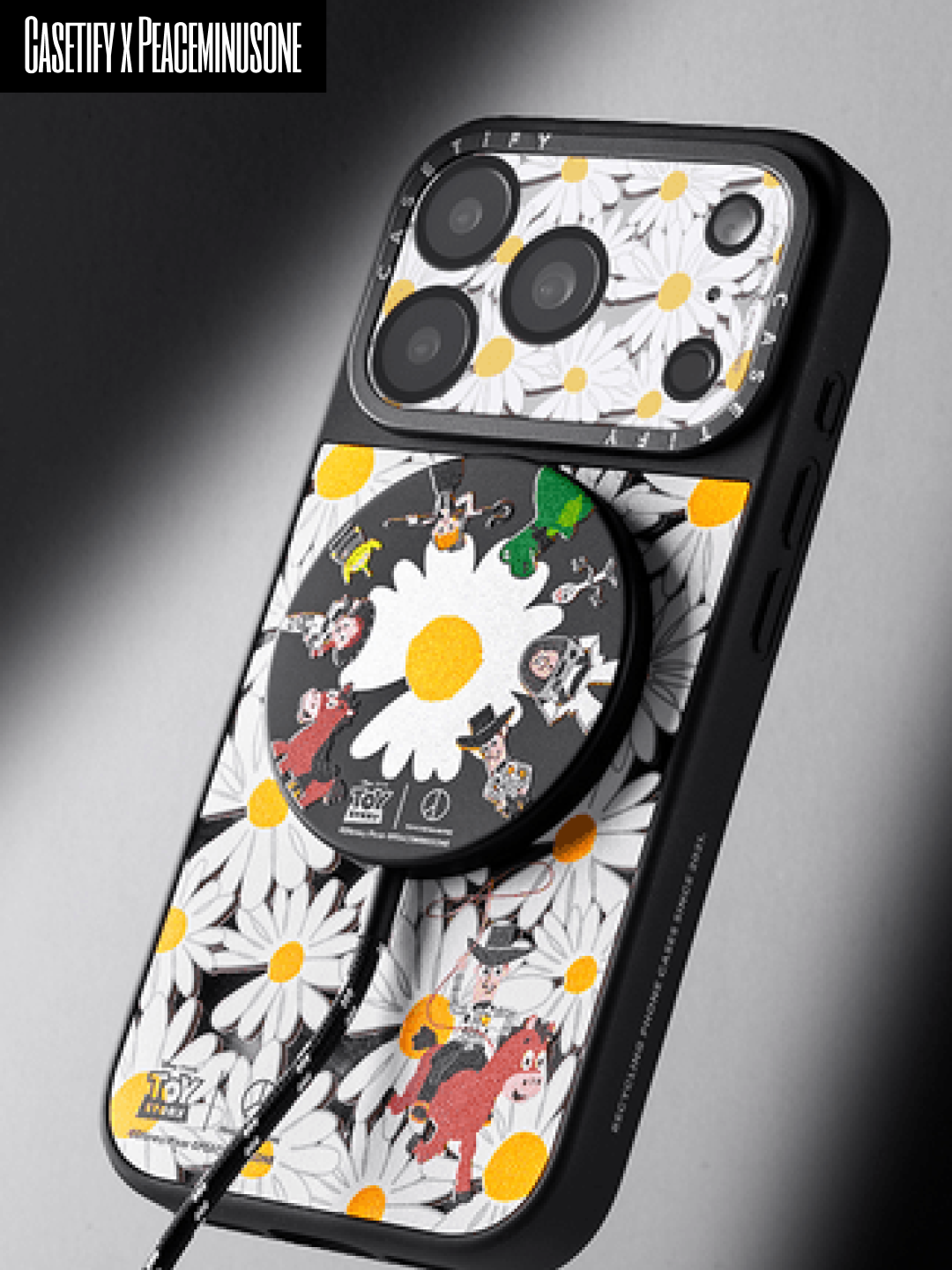 Casetify x Peaceminusone x Toy Story The First Fan Symbol Magsafe Glaze Case, Casetify x Peaceminusone x Toy Story The First Fan Sticker Magsafe Impact Case 착용 스타일 - 4