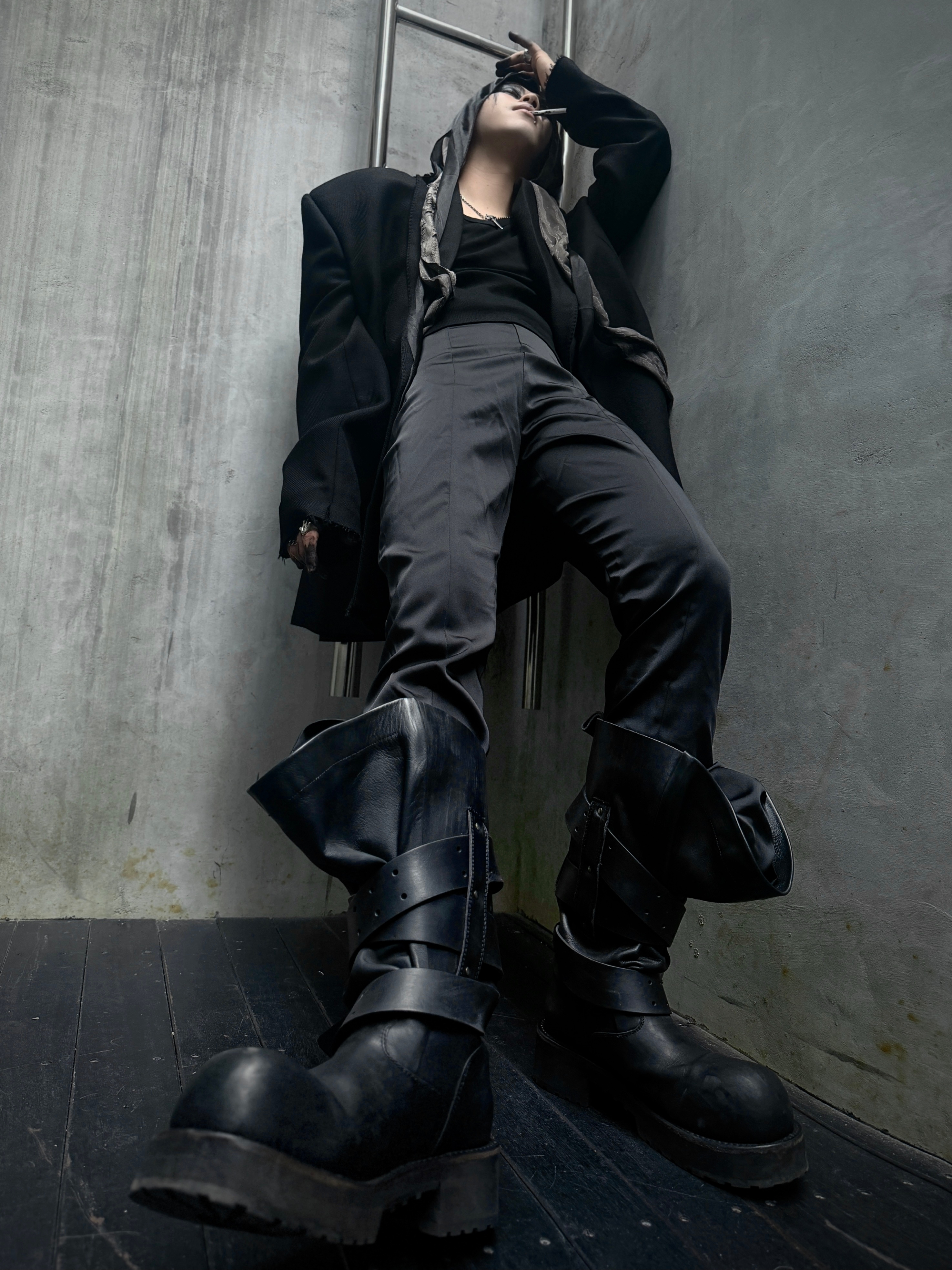 Balenciaga Cotton Blazer Black, Balenciaga Venom High Boot Black 착용 스타일