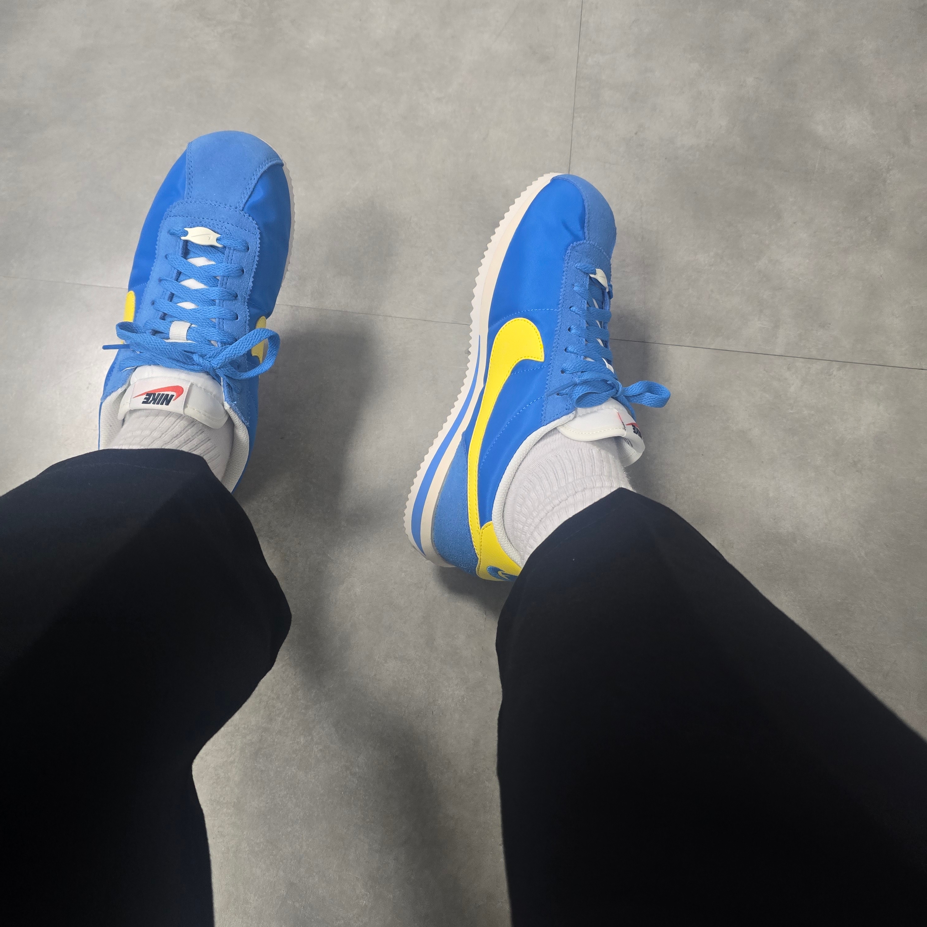 Nike Cortez TXT Light Photo Blue Sail 착용 스타일