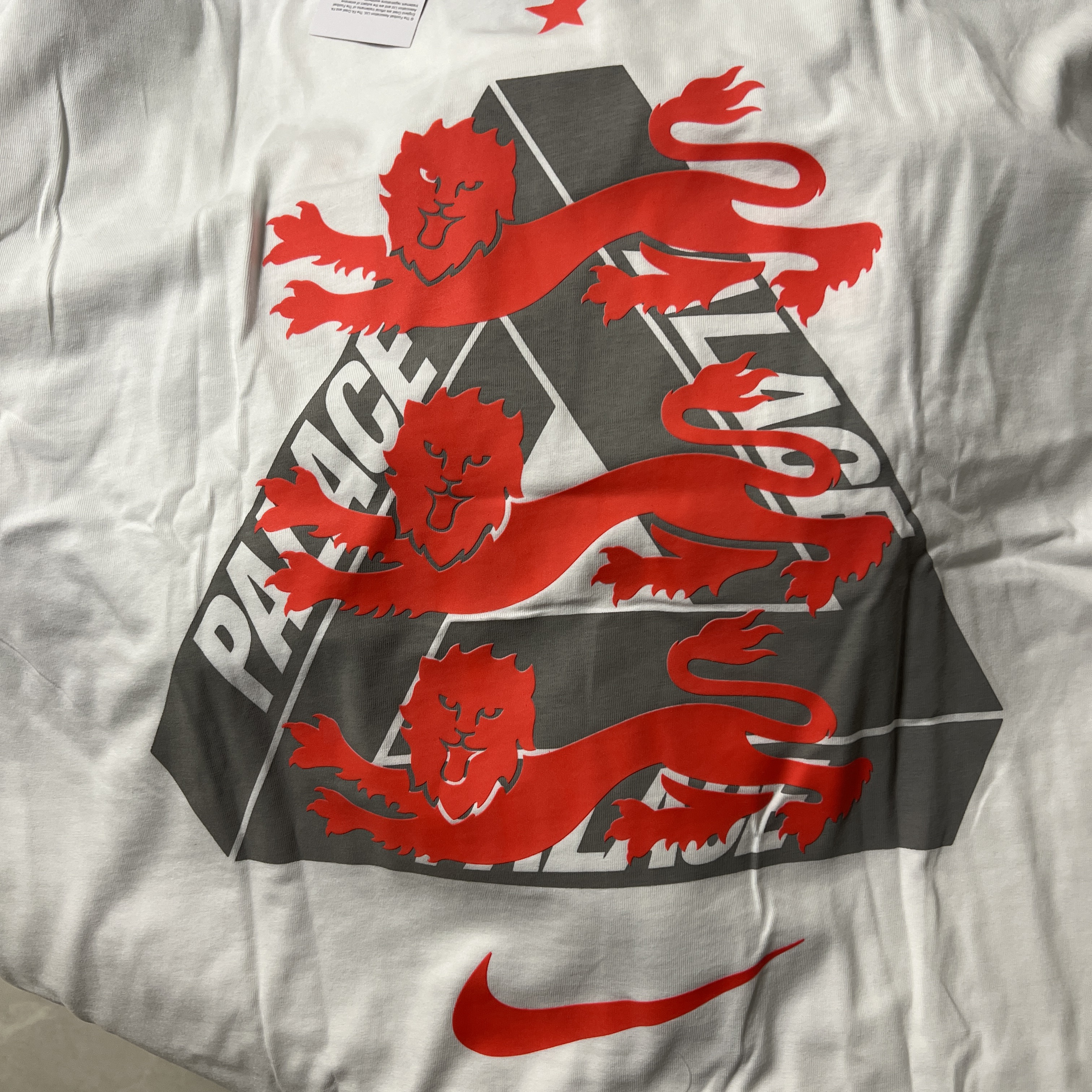 Palace x Nike England T-Shirt White 착용 스타일