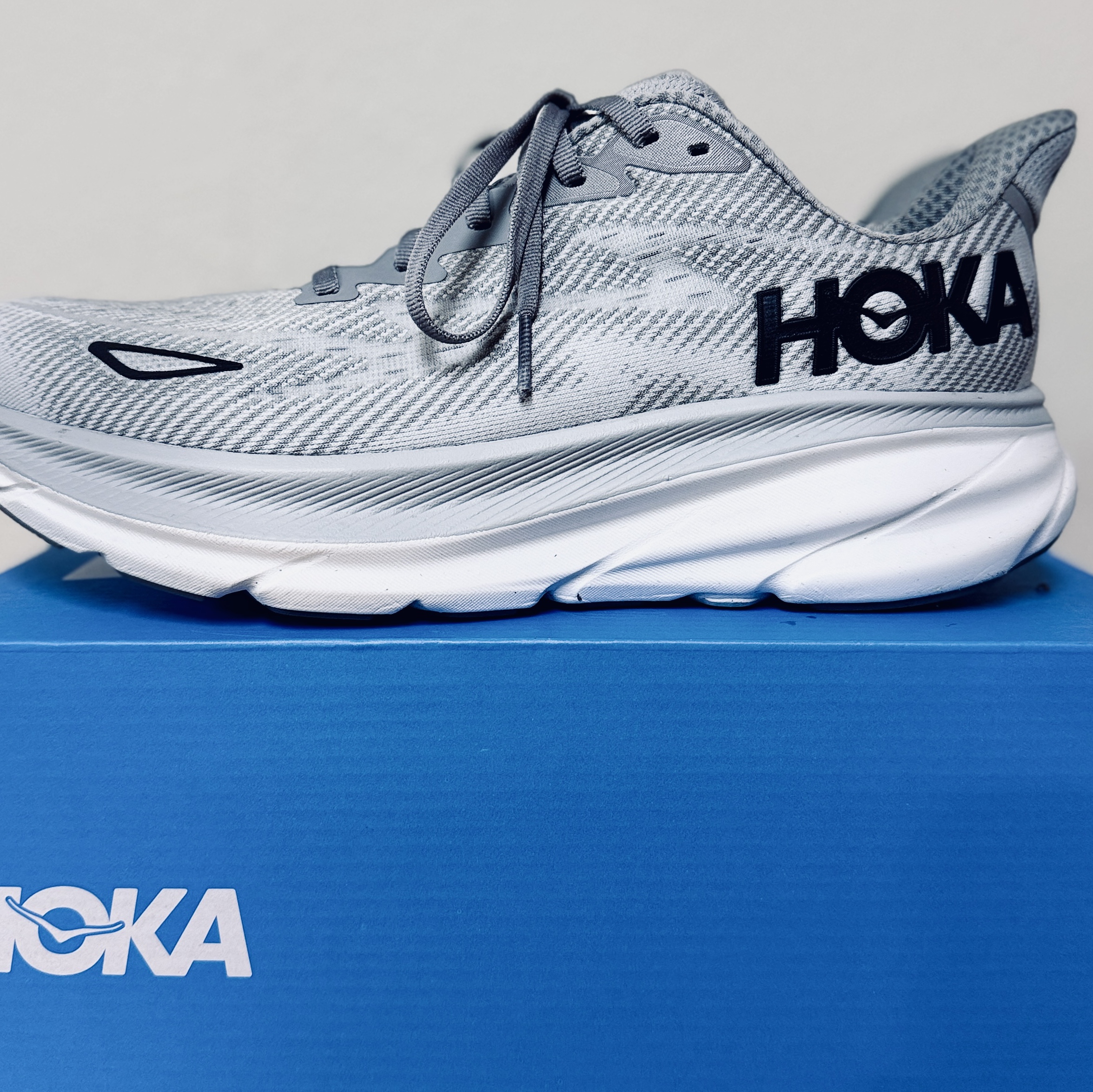 Hoka Clifton 9 Harbor Mist Black - Wide 착용 스타일