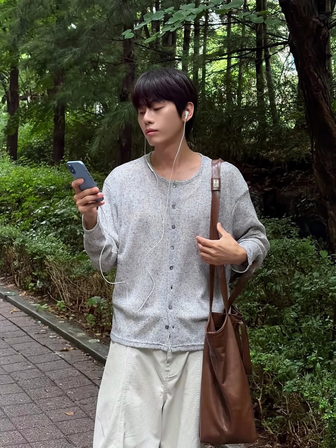 Knitted Summer Long Sleeve Cardigan Grey 착용 스타일 - 2