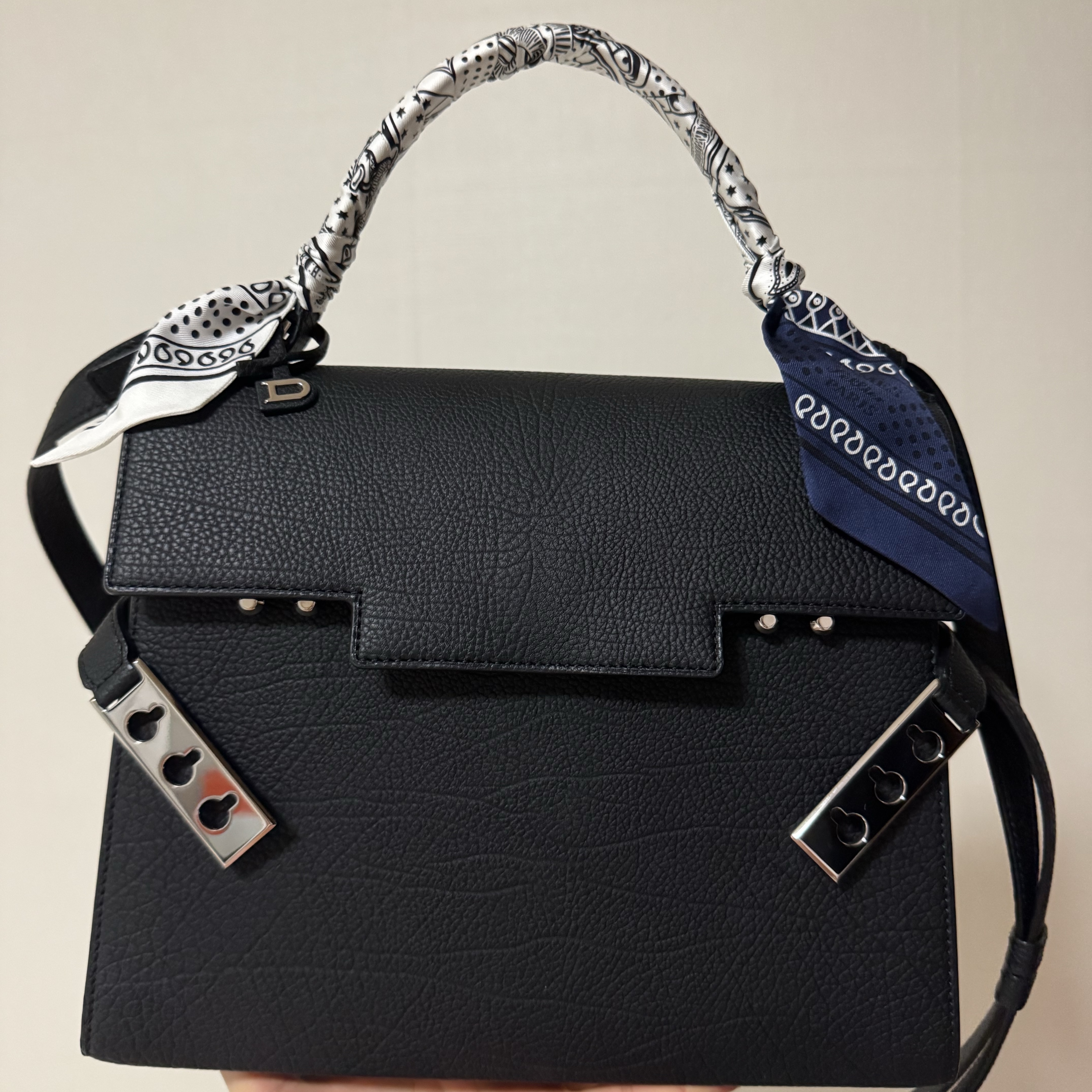 (W) Hermes Eperon d'Or Bandana Twilly Blanc Marine Noir 착용 스타일