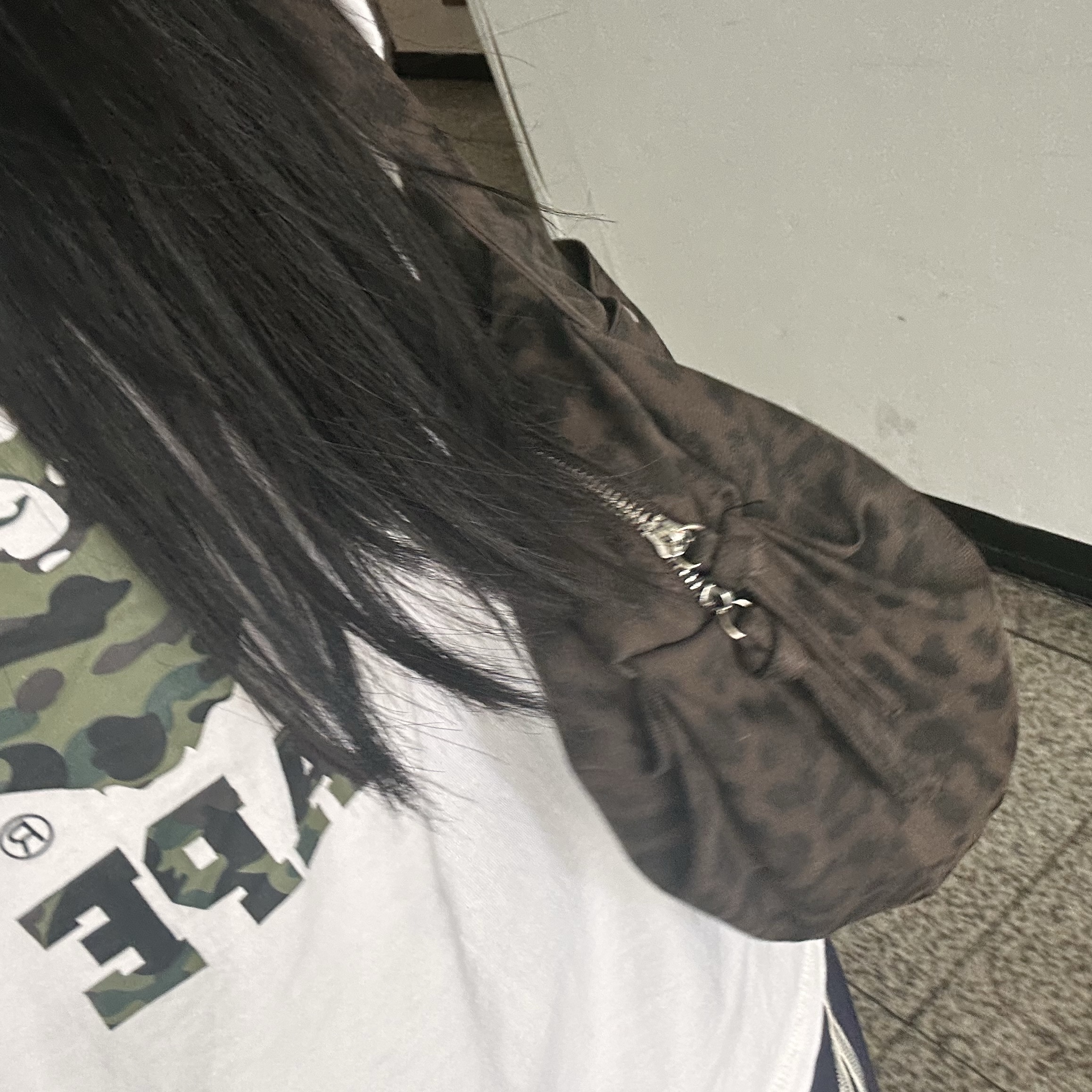 BAPE 1st Camo College T-Shirt White Green 착용 스타일 - 3