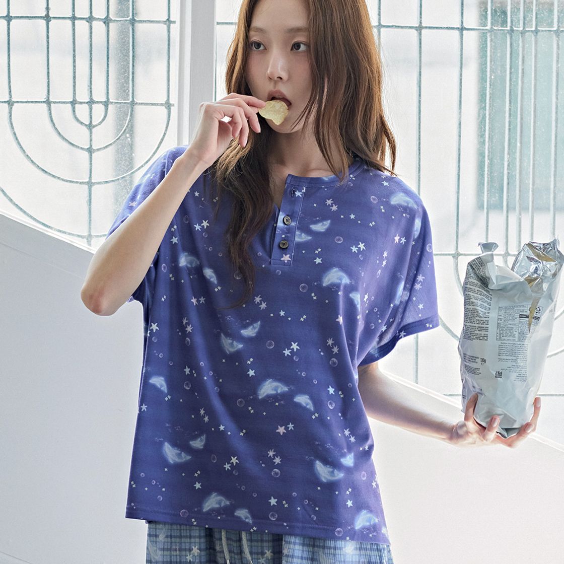 뮤즈무드 돌핀 글로우 돌먼 티셔츠(Musemood Dolphin Glow Dolman Tee) - 2