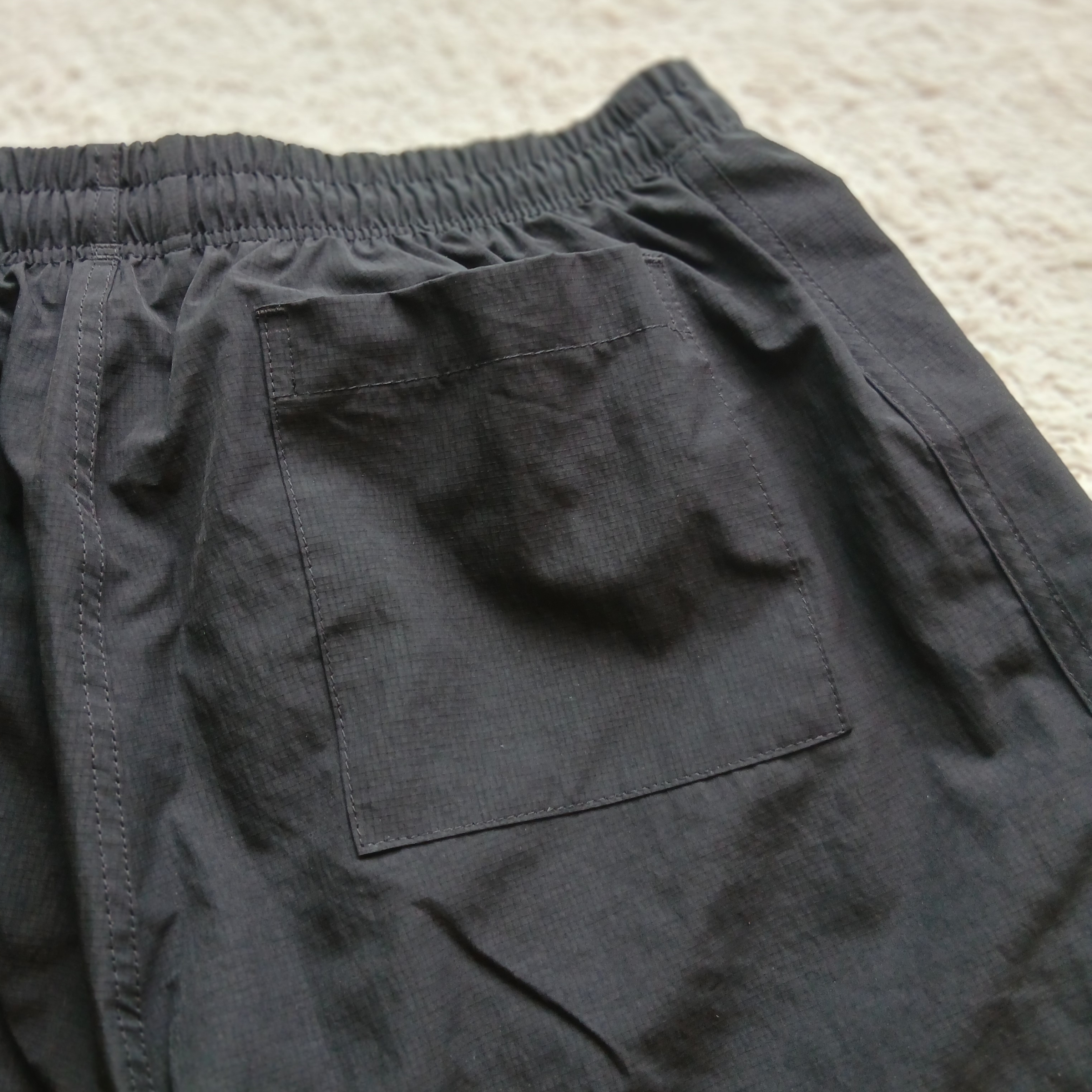 IAB Studio IAB Shorts Black 착용 스타일 - 5