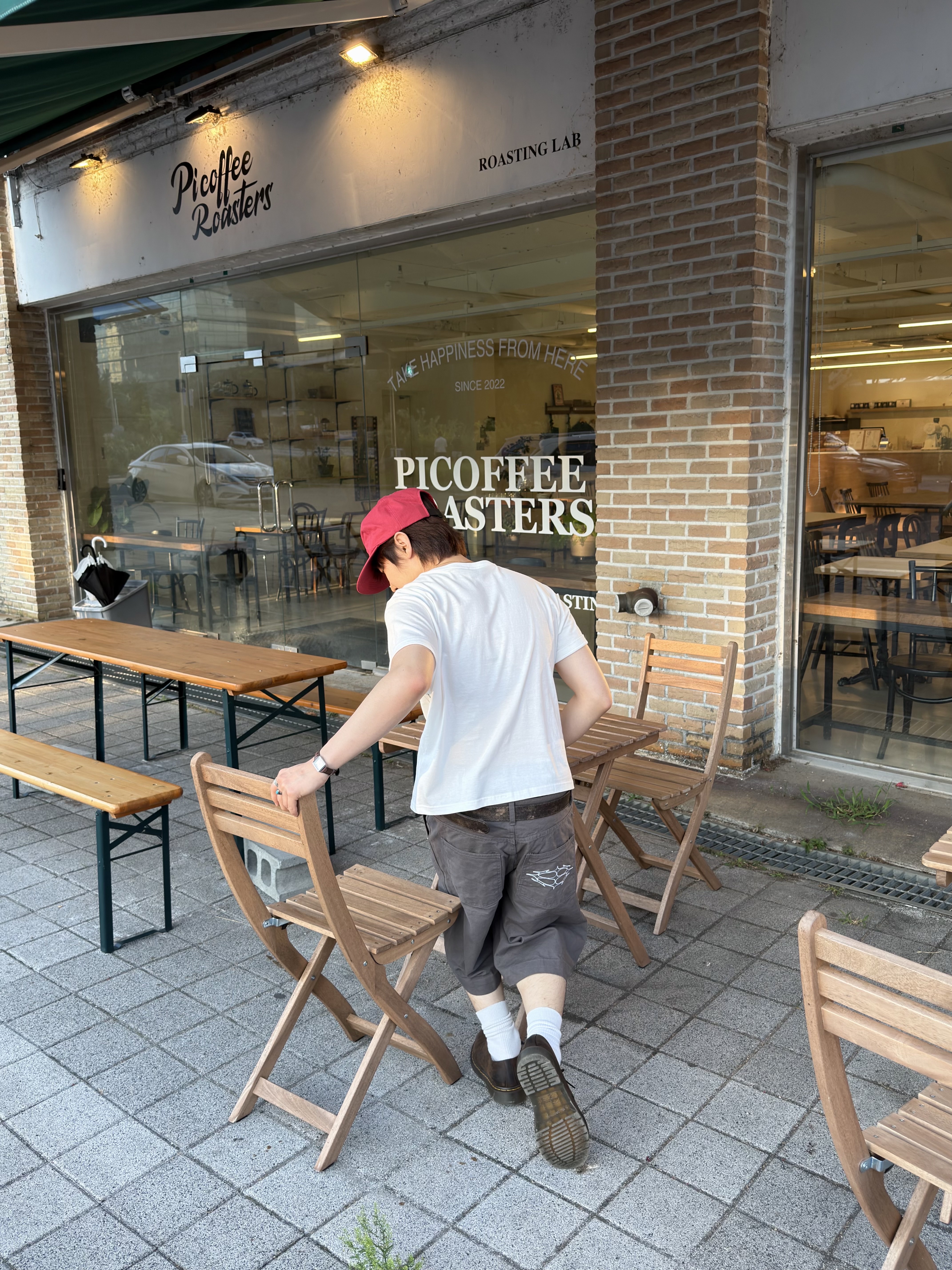 Dr. Martens 1461 Crazy Horse Dark Brown, Casio LTP-V007L-9B 착용 스타일 - 4