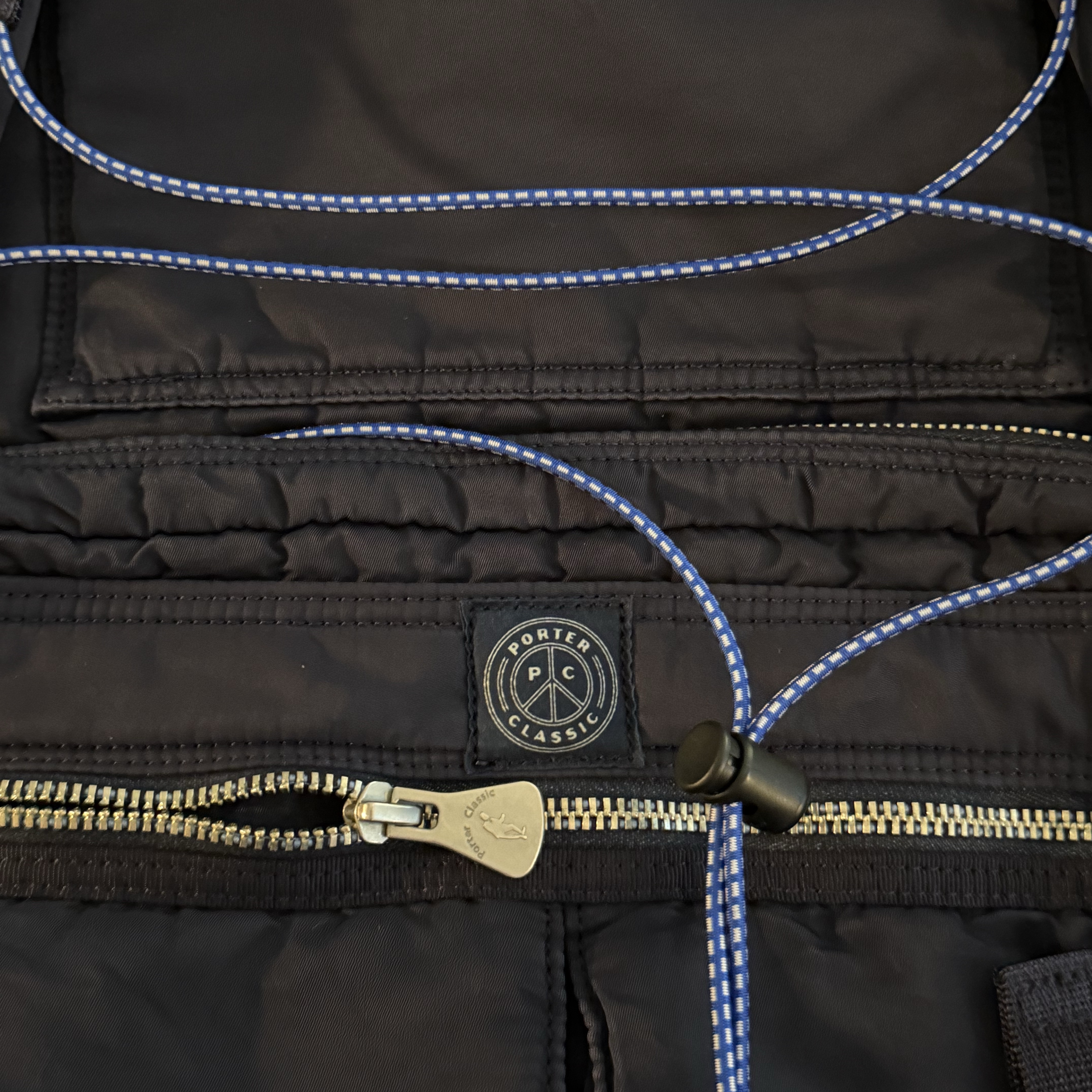Porter Classic Super Nylon Day Pack L Blue 착용 스타일