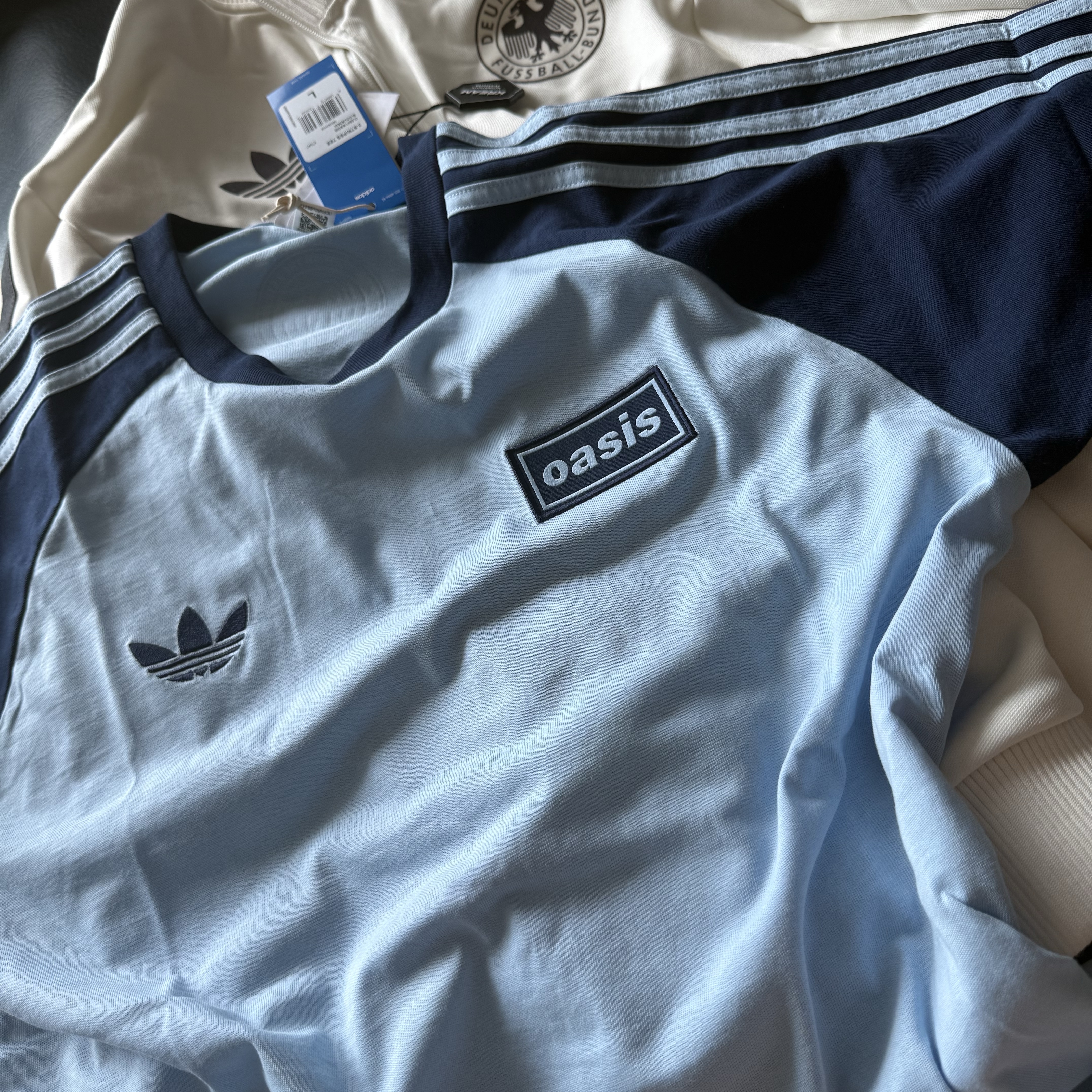 Adidas x Oasis Tour 3-Stripes T-Shirt Clear Sky Night Indigo - KR Sizing 착용 스타일