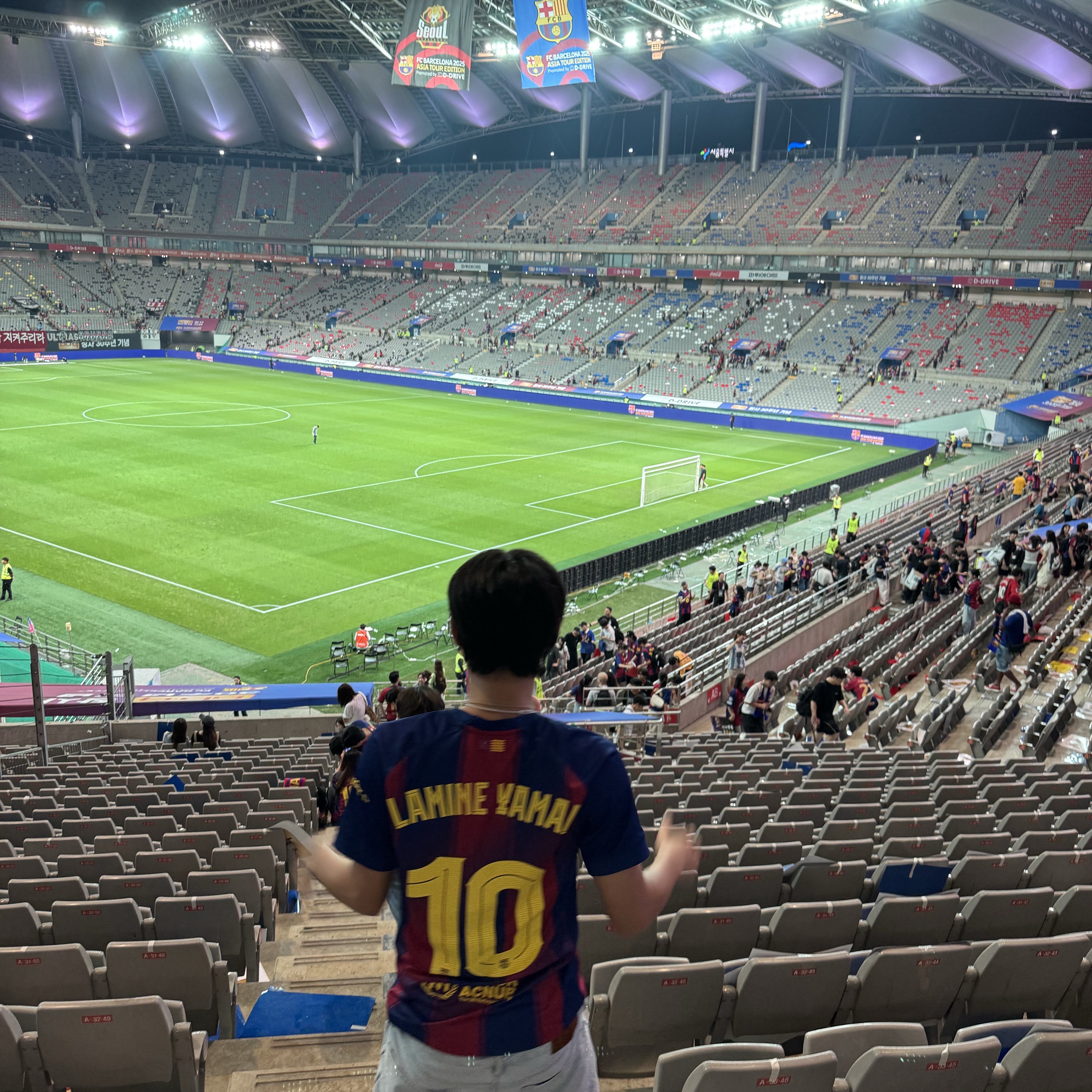 Nike FC Barcelona 2025/26 Stadium Home Dri-Fit Football Replica Jersey Deep Royal Blue Noble Red (Non Marking Ver.) 착용 스타일 - 1