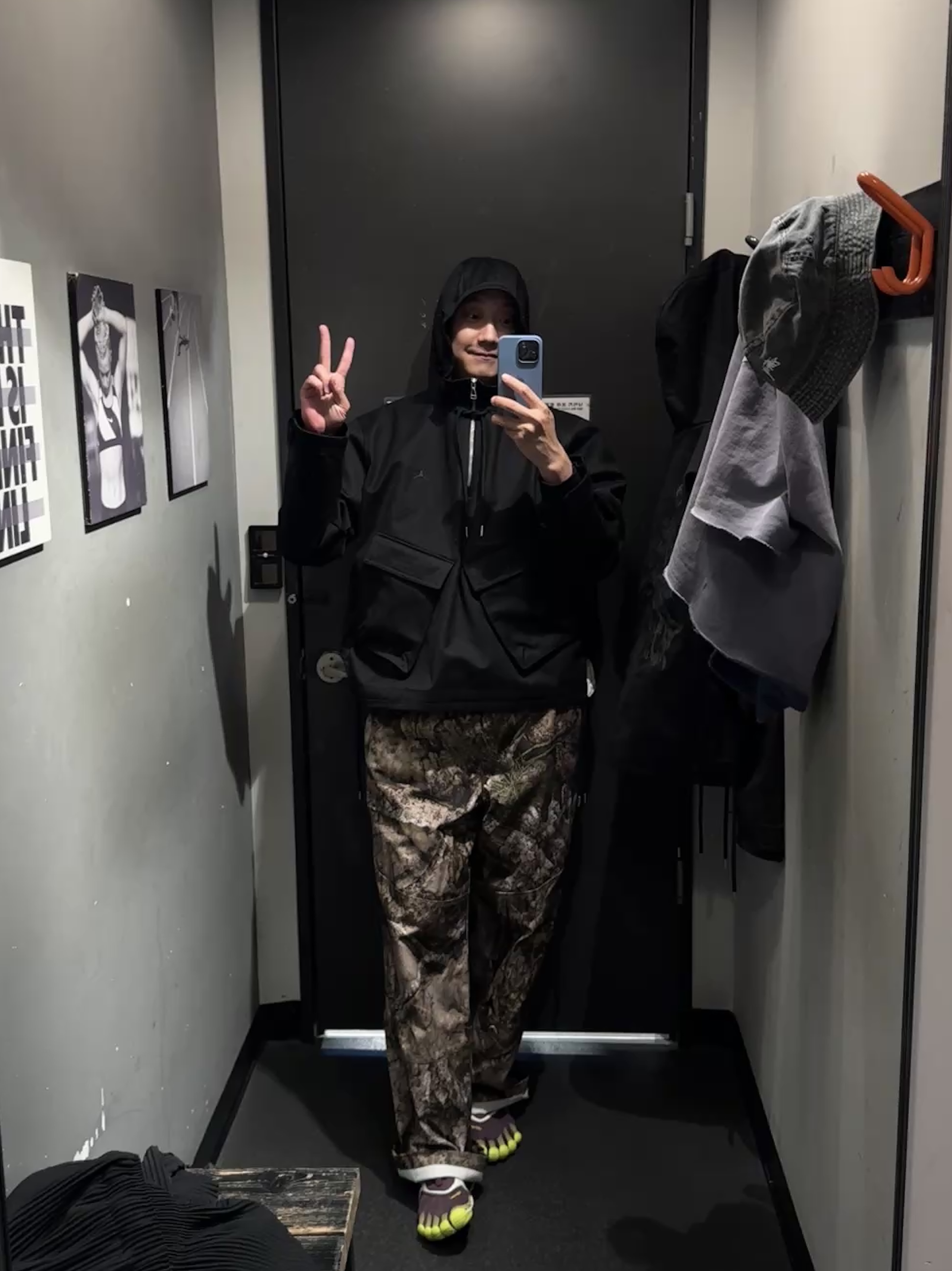 Our Legacy Work Shop Windbreaker Ripstop Dark Brown, Satisfy Rippy 3 Inch Trail Shorts Aged Black 착용 스타일 - 4