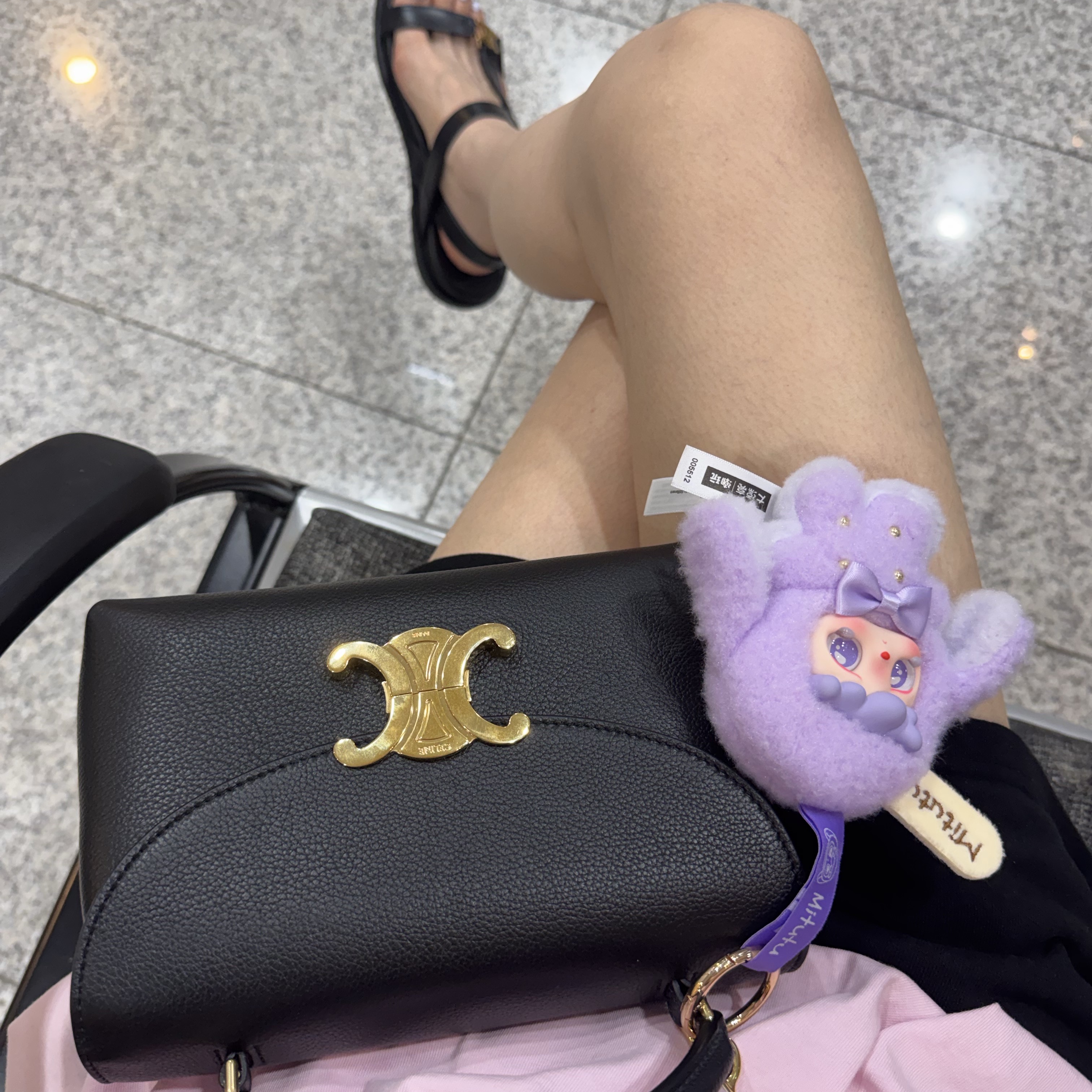 Celine Teen Nino Bag In Supple Calfskin Black 착용 스타일
