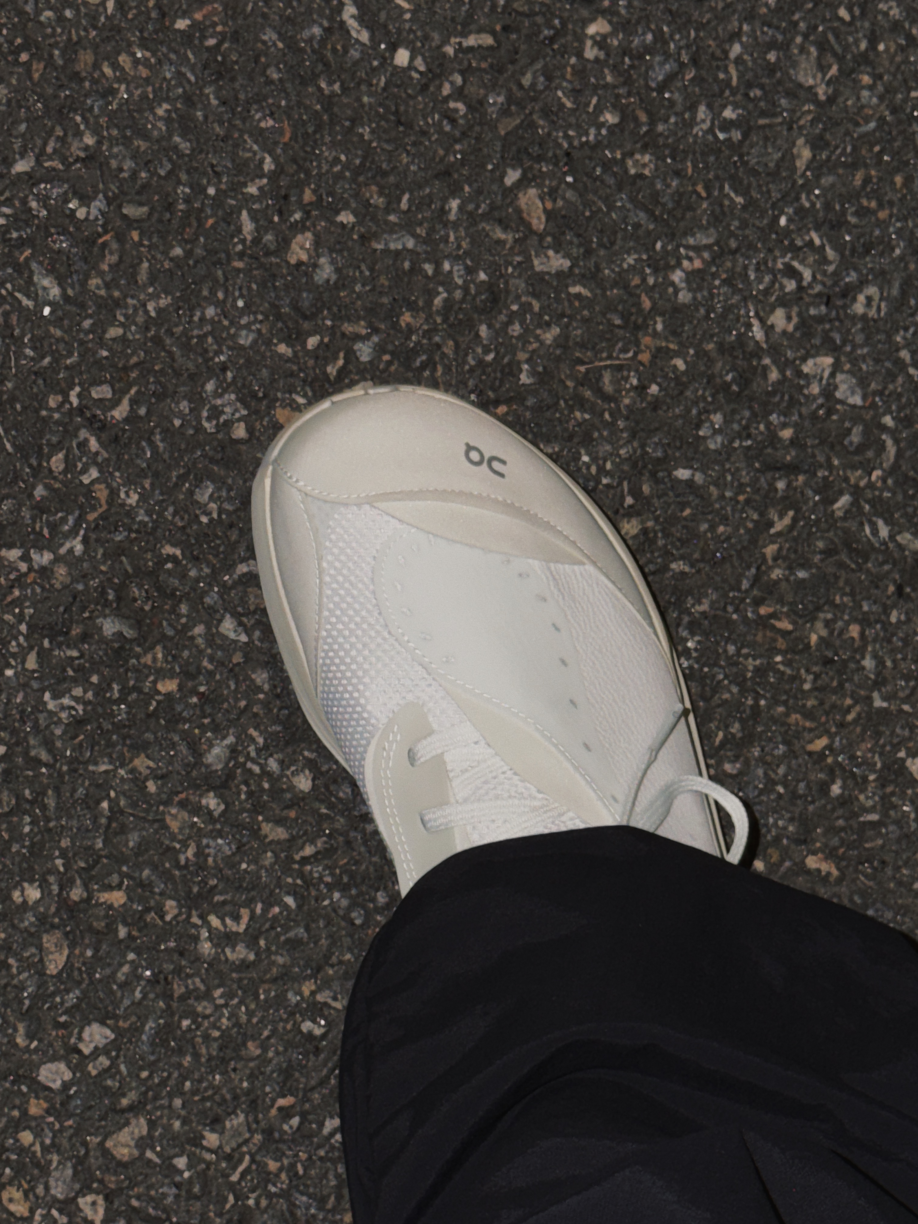 STU Vintage Swing Jacket In White, On Running x Post Archive Faction (Paf) Cloudboom Volt White Gale 착용 스타일 - 5