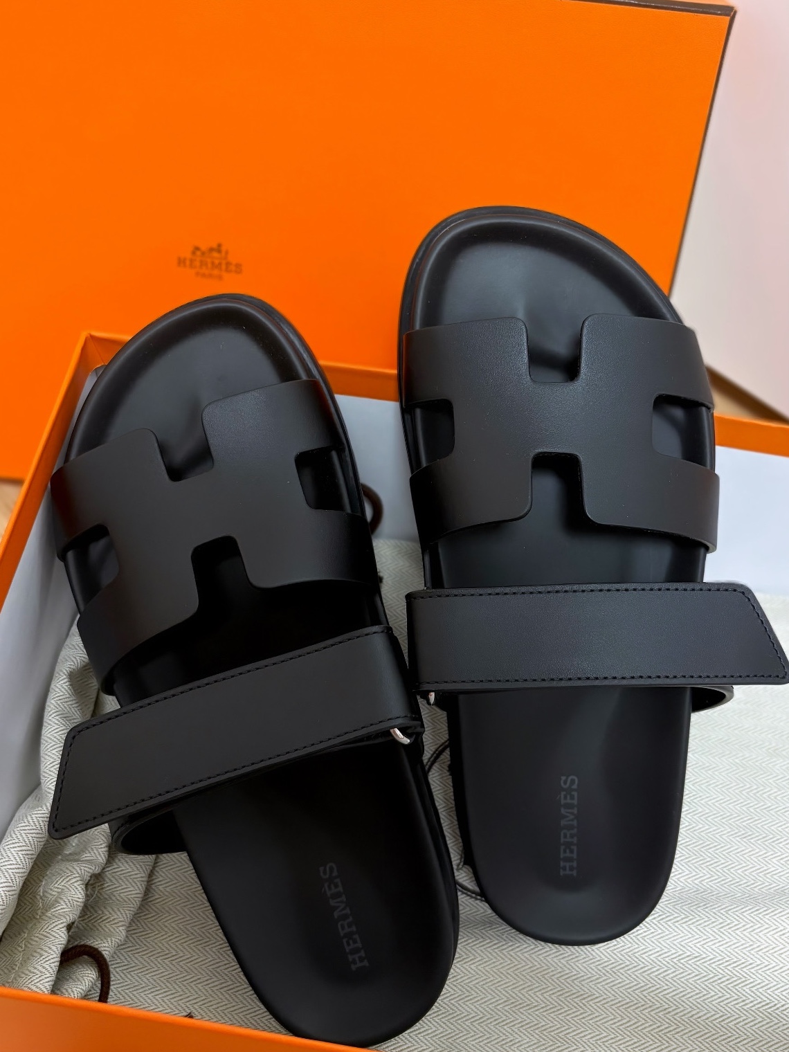 (W) Hermes Chypre Sandal Calfskin & Noir 착용 스타일