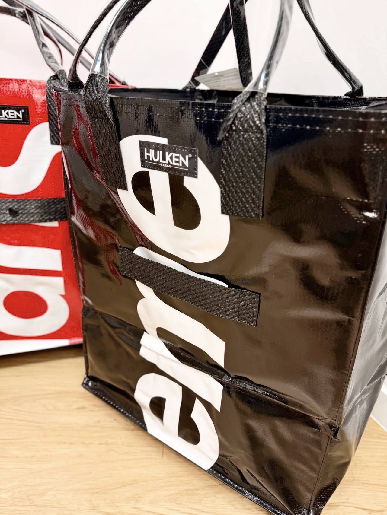 Supreme x Hulken Rolling Tote Bag Black - 26SS 착용 스타일 - 2