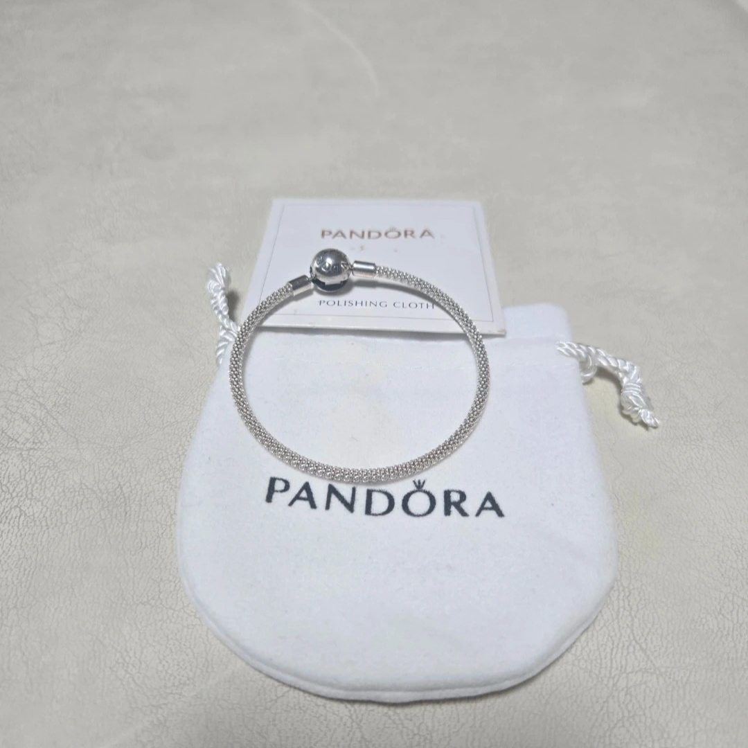 (W) Pandora Moments Snake Chain Bracelet Sterling Silver, Pandora Moments Round Clasp Braided Leather Bracelet Blue Sterling Silver 착용 스타일 - 1
