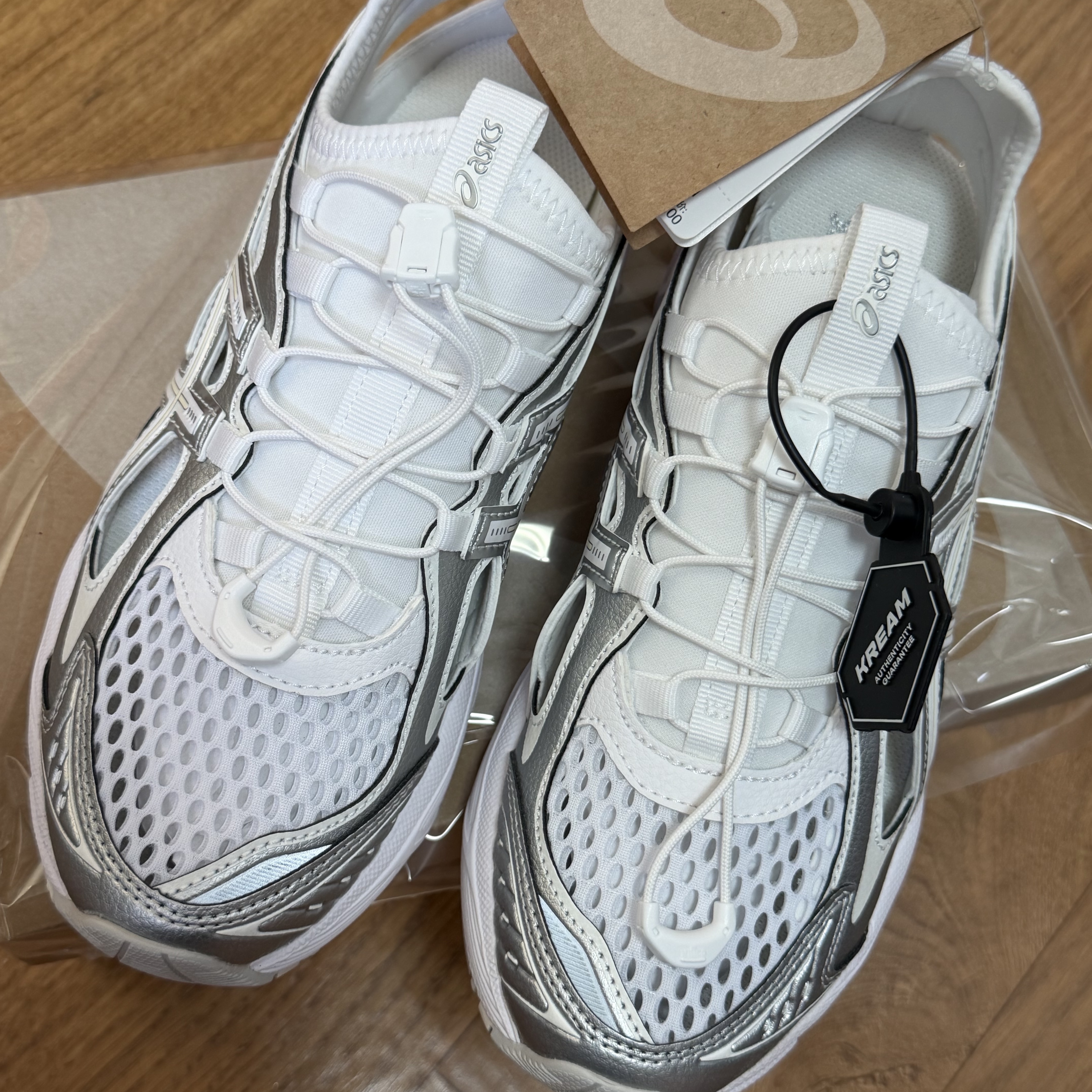 Asics GT-2160 Breeze White Pure Silver 착용 스타일 - 1
