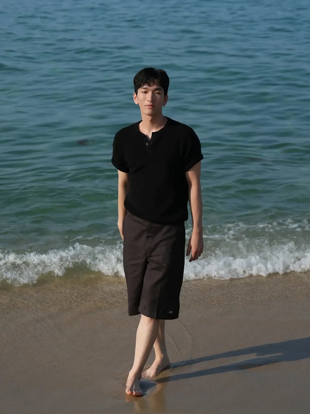 Knitted Coolever Henley Neck Half Sleeve Knit Black, Knitted Coolever Henley Neck Half Sleeve Knit NVAY 착용 스타일 - 2