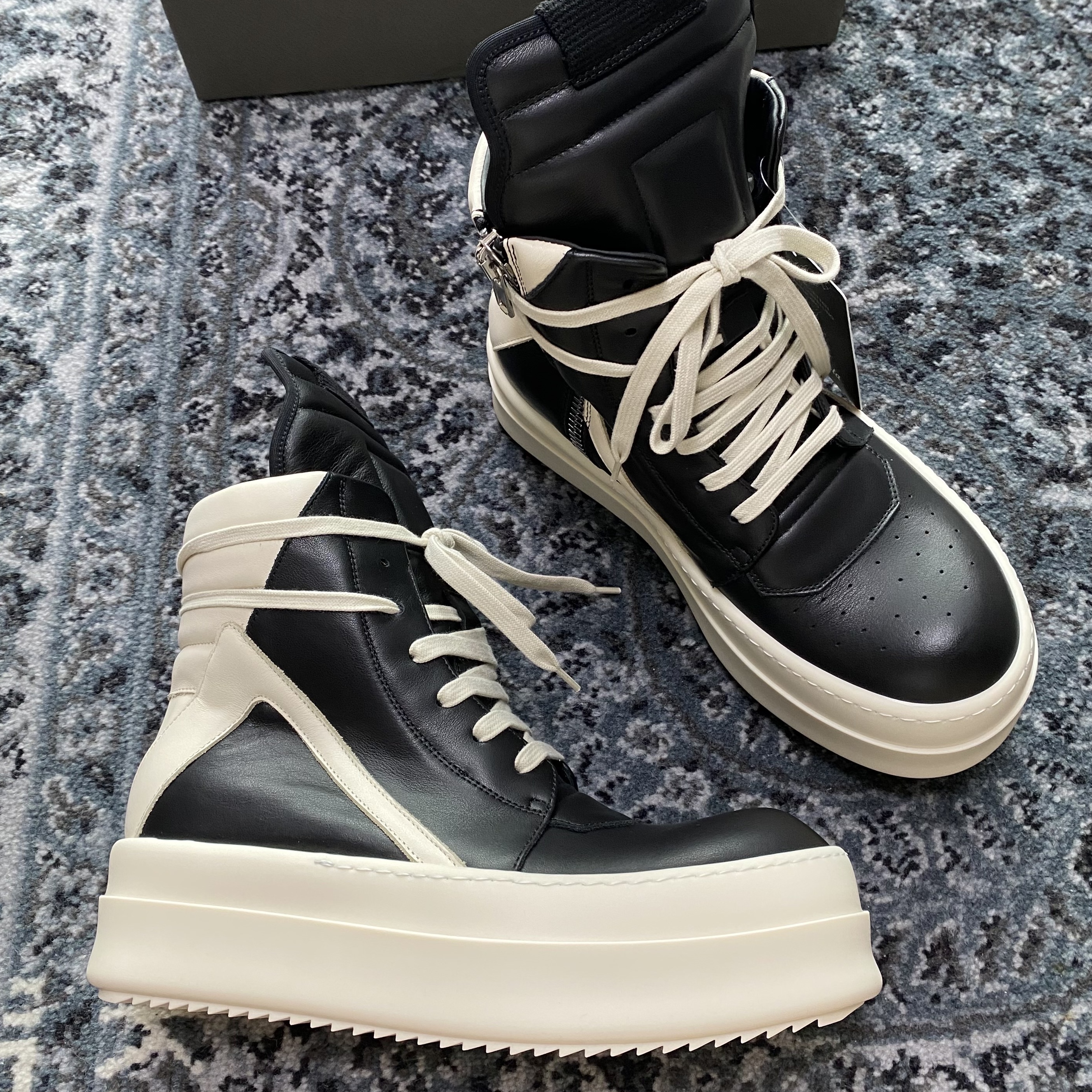 Rick Owens Mega Bumper Geobasket Black Milk 착용 스타일