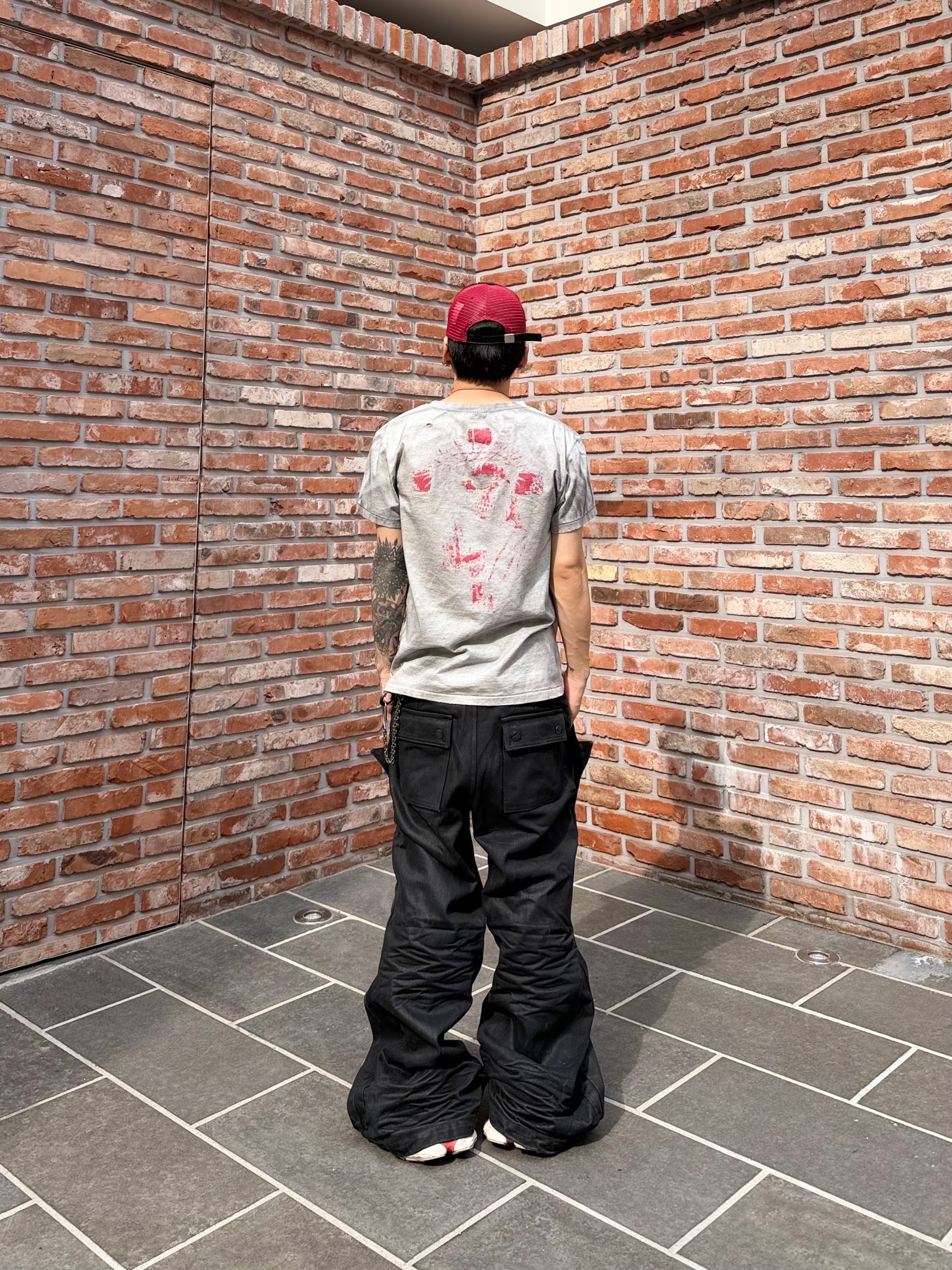 tornortied Messiah T-Shirt
Gray, tornortied Appliqué Mesh Cap Red 착용 스타일 - 4