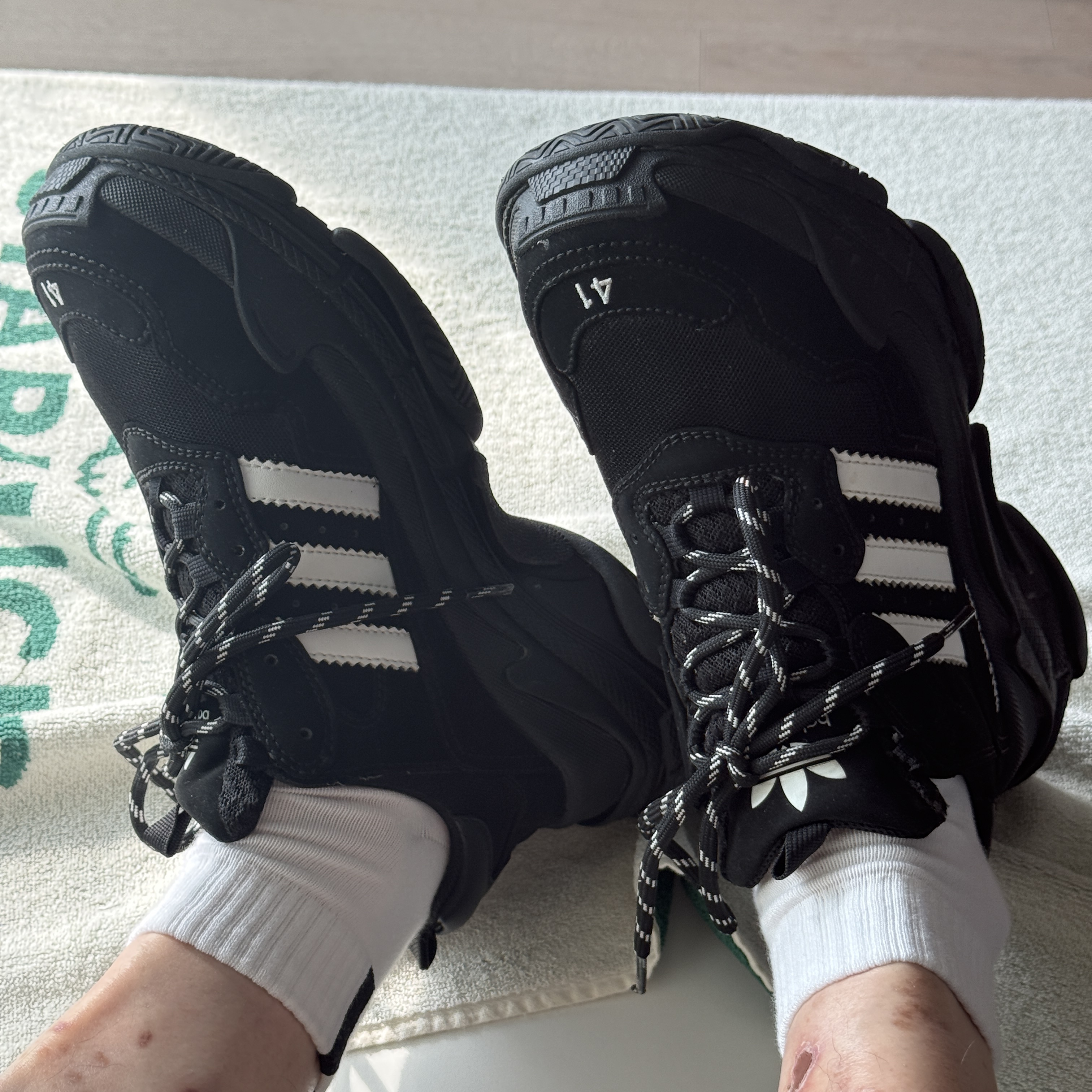 Balenciaga x Adidas Performance Poplin Large Shorts Black, Balenciaga x Adidas Triple S Sneakers Black 착용 스타일 - 6