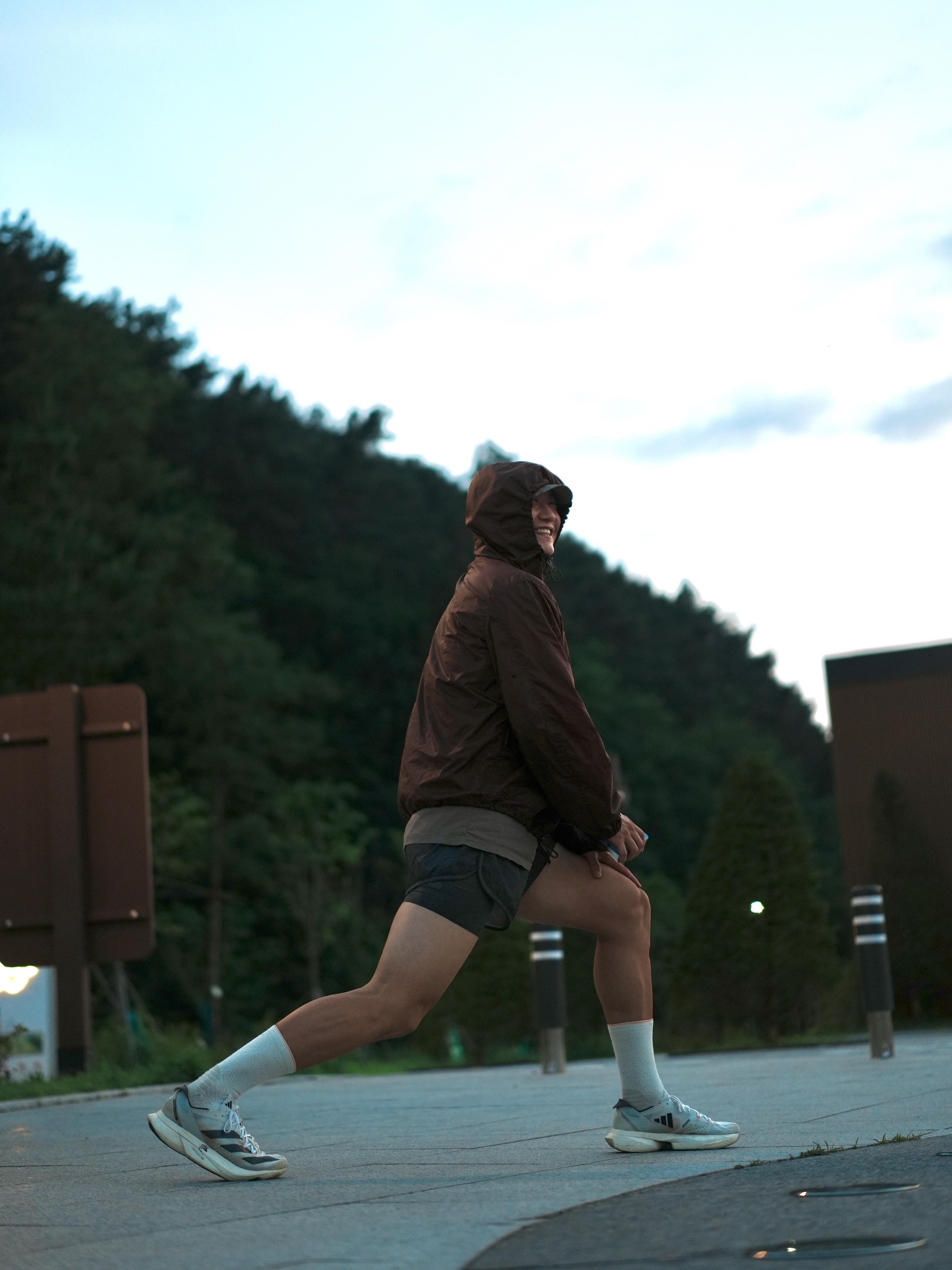 Our Legacy Work Shop Windbreaker Ripstop Dark Brown, Satisfy Rippy 3 Inch Trail Shorts Aged Black 착용 스타일 - 2