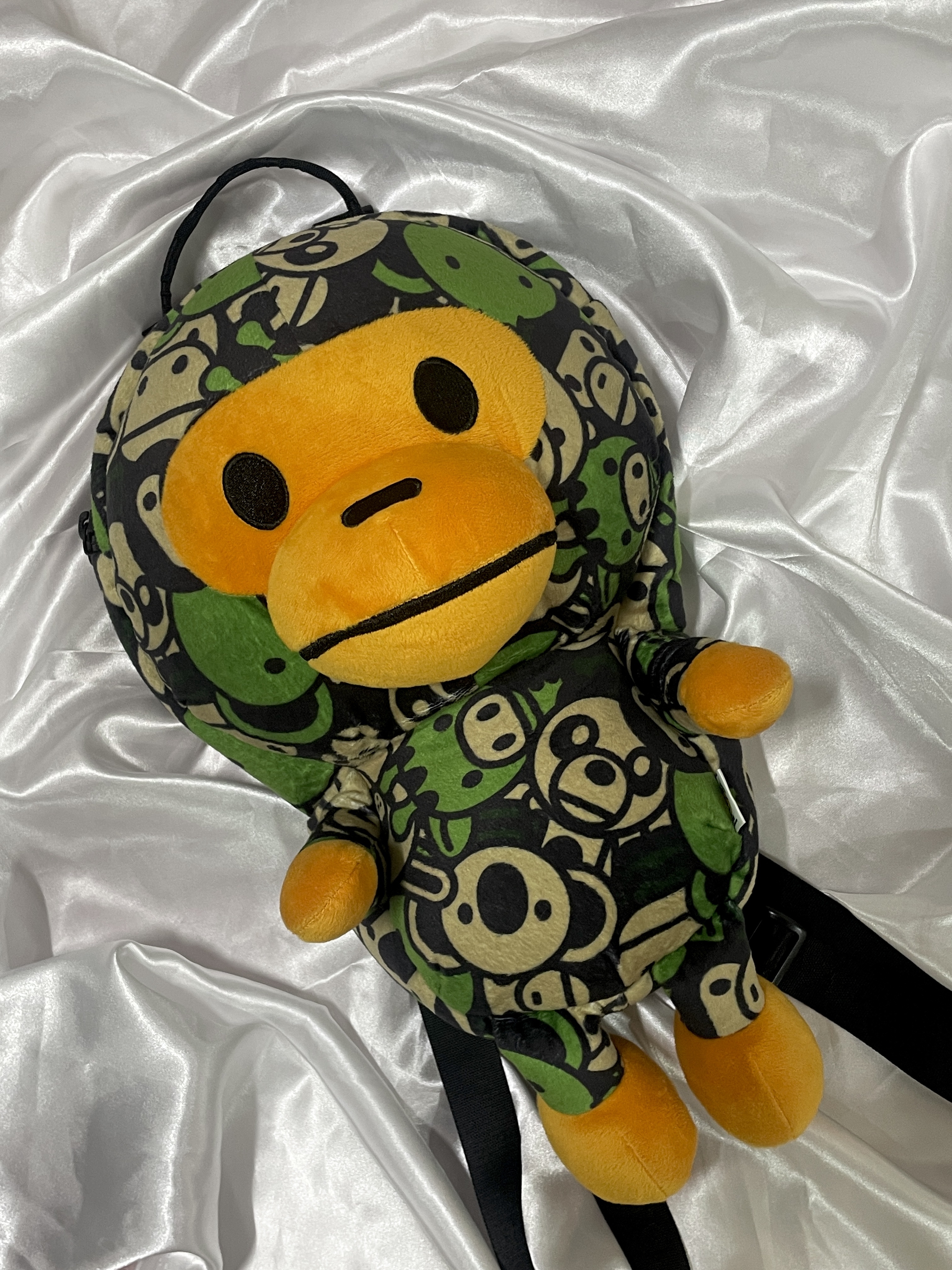 BAPE Baby Milo Plush Backpack Green 착용 스타일 - 1
