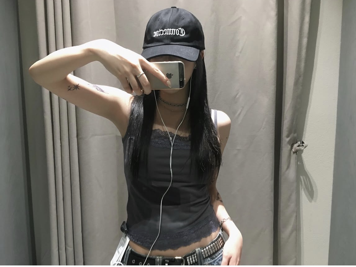AX CONNECTION Destroyed Connector Embroidered Cap Black, AX CONNECTION Connector Embroidered Cap Black 착용 스타일