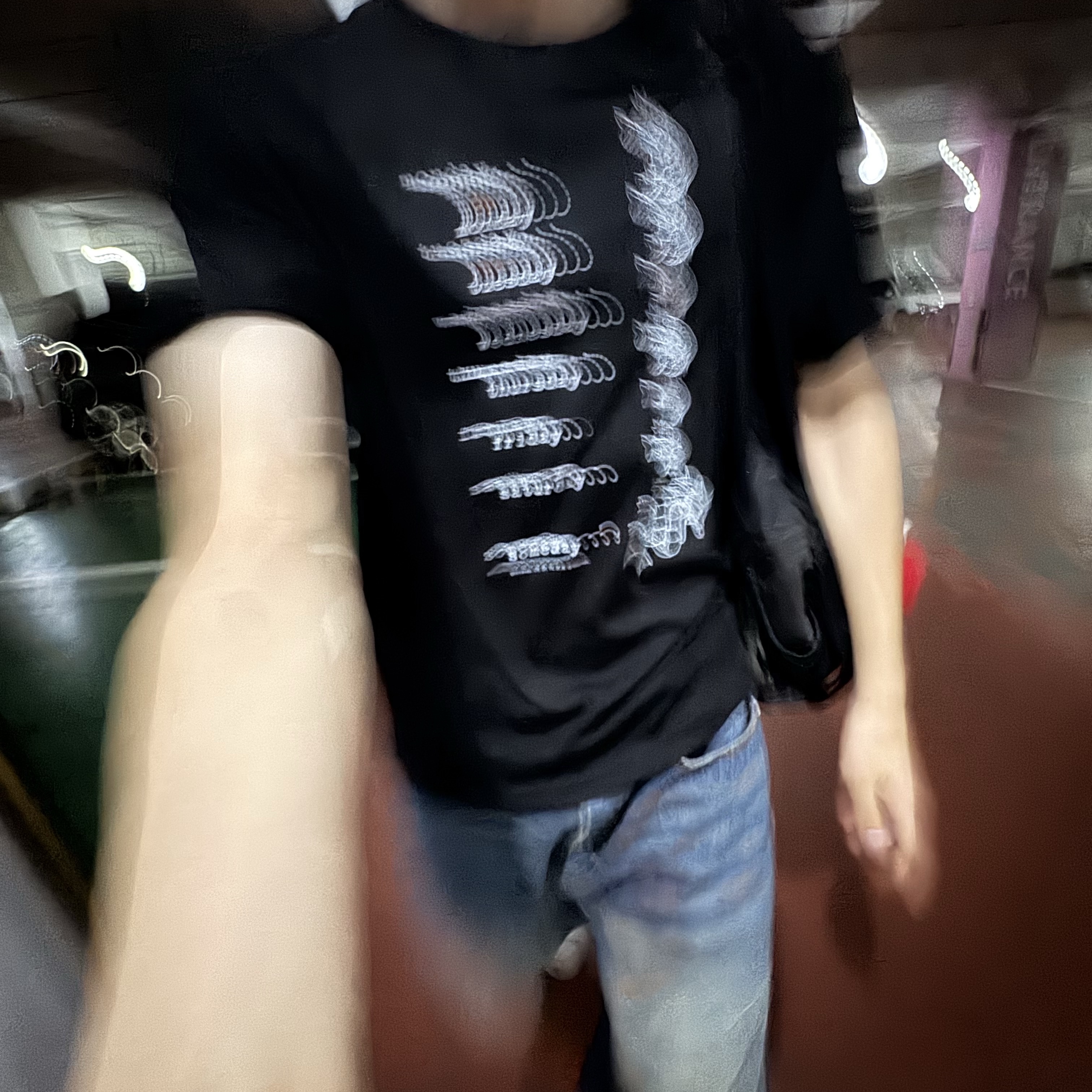 Spao x Pokemon Magikarp Short Sleeve T-Shirt Black 착용 스타일 - 1