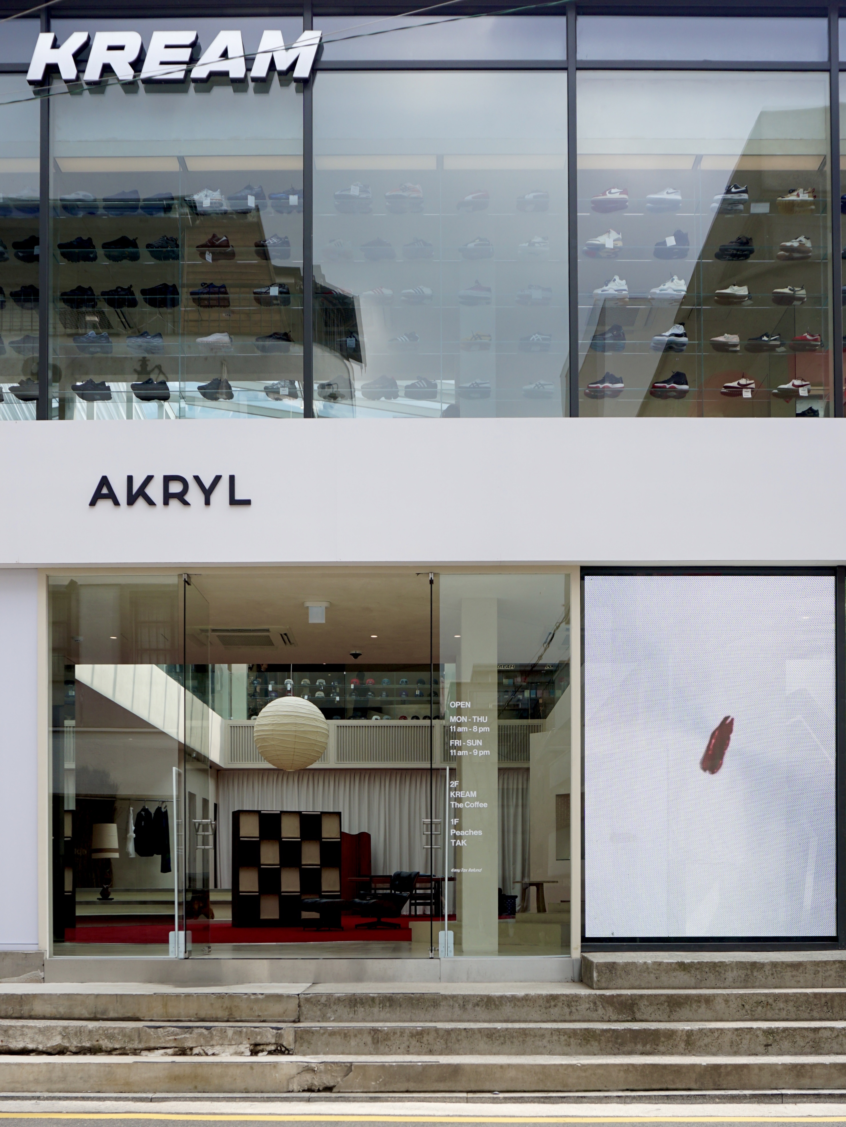 AKRYL Jersey Tee White - 26FW 착용 스타일 - 5